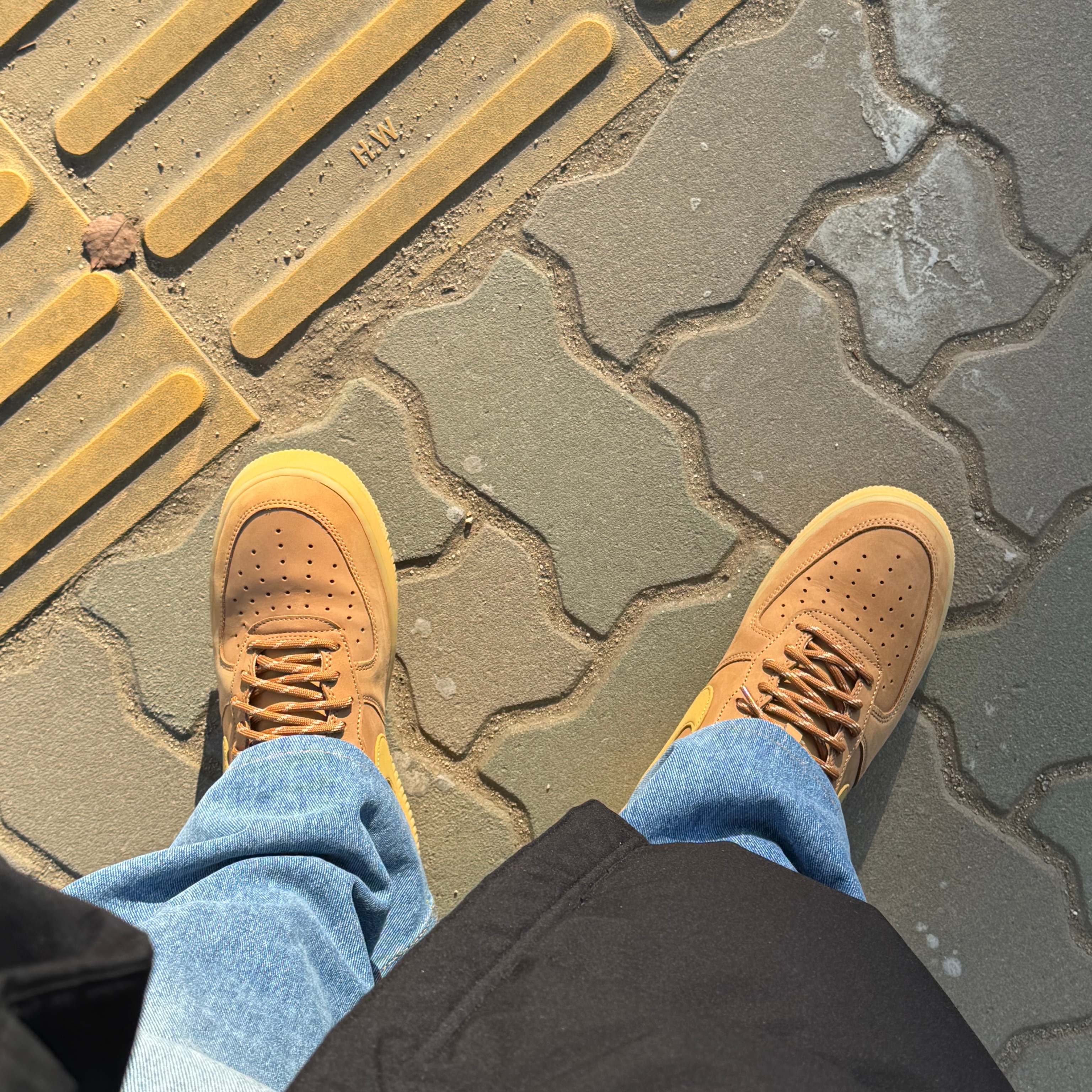 Nike Air Force 1 '07 WB Flax 착용 스타일