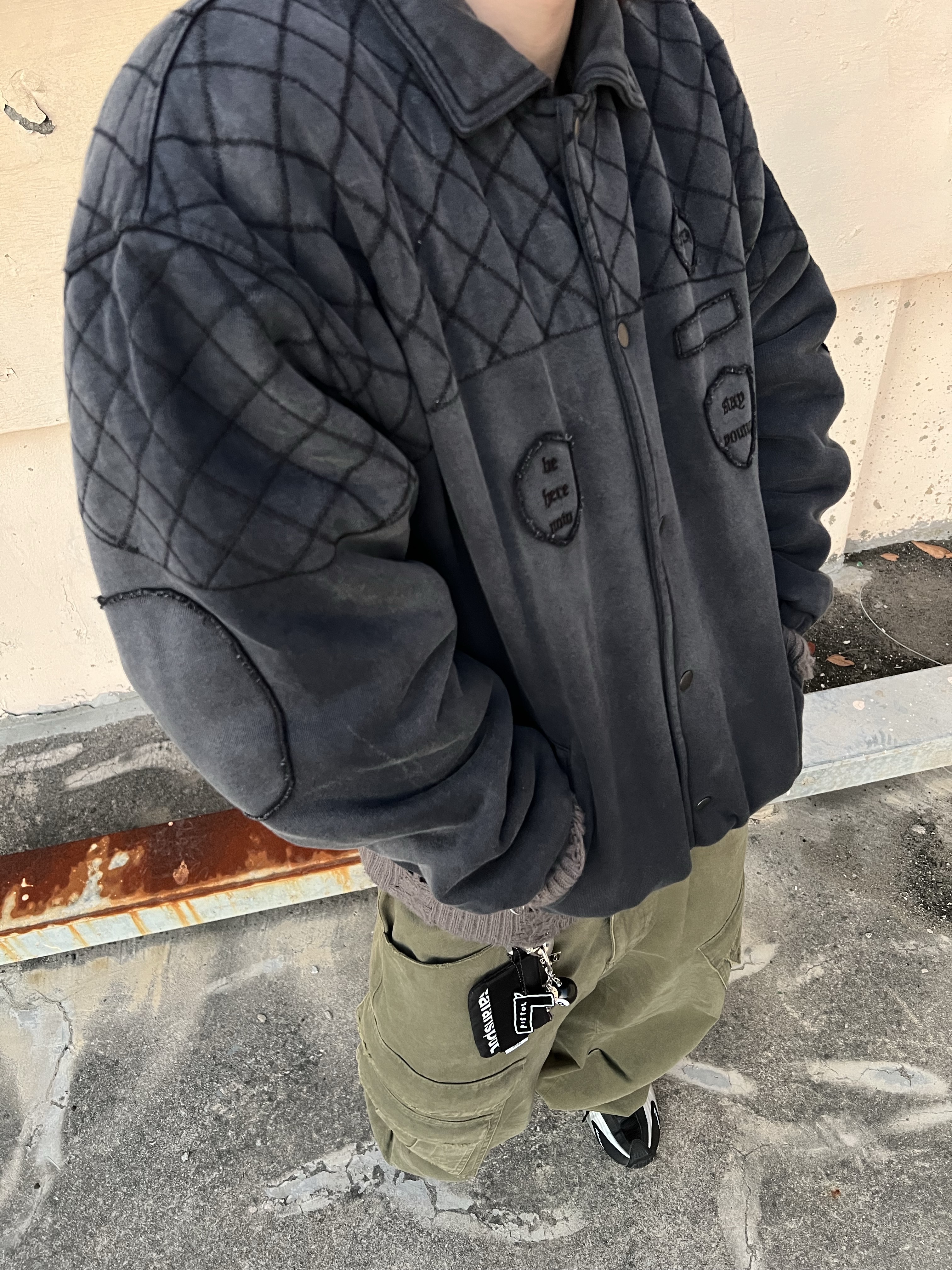 Nike Shox R4 Black and Metallic Silver, Nonnod Double Pocket Cargo Pants Vintage khaki 착용 스타일 - 4