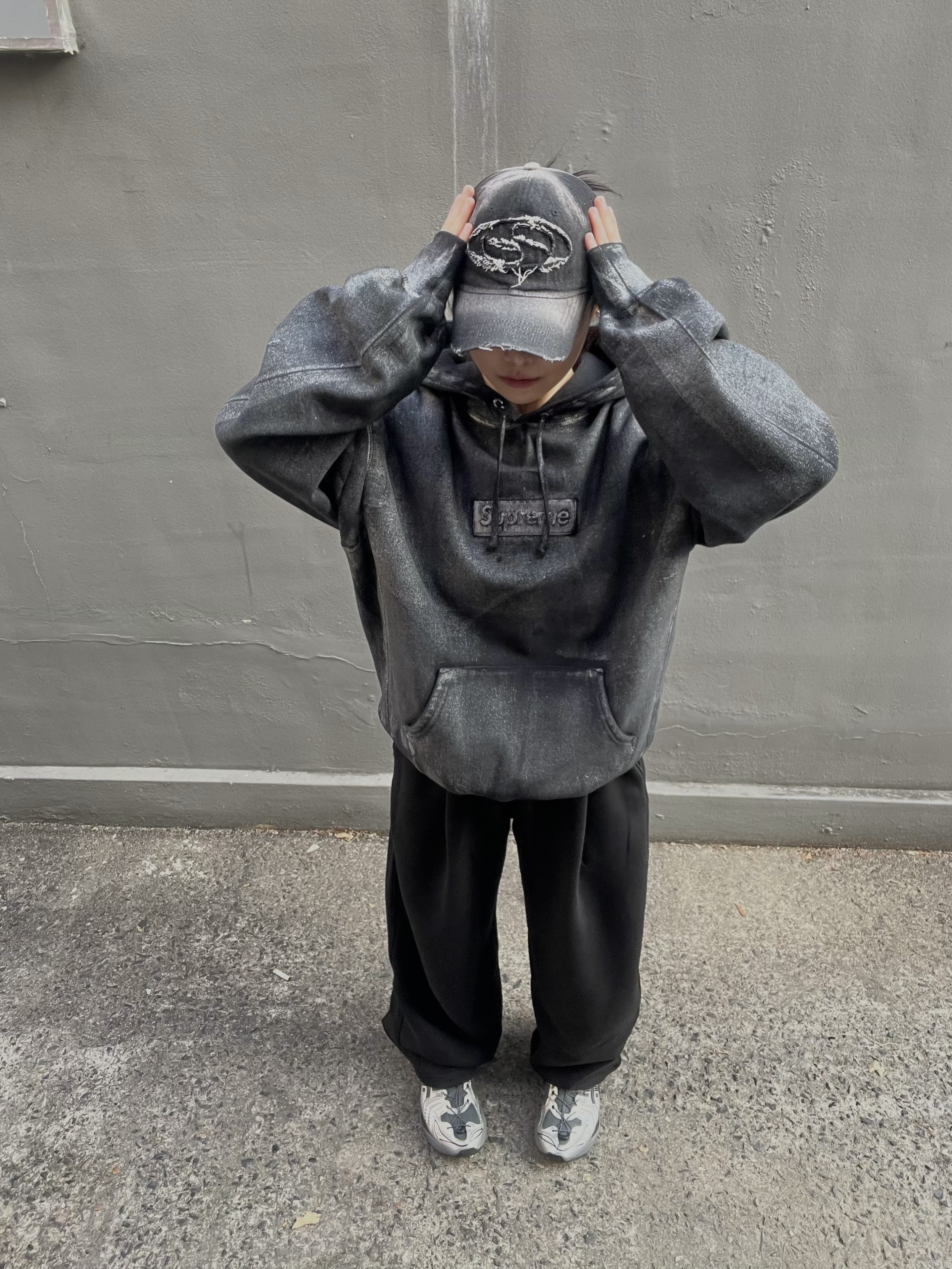 Supreme x MM6 Maison Margiela Foil Box Logo Hooded Sweatshirt Black - 24SS, Asics x Unaffected Gel-Kayano 14 Silver Moon 착용 스타일 - 5