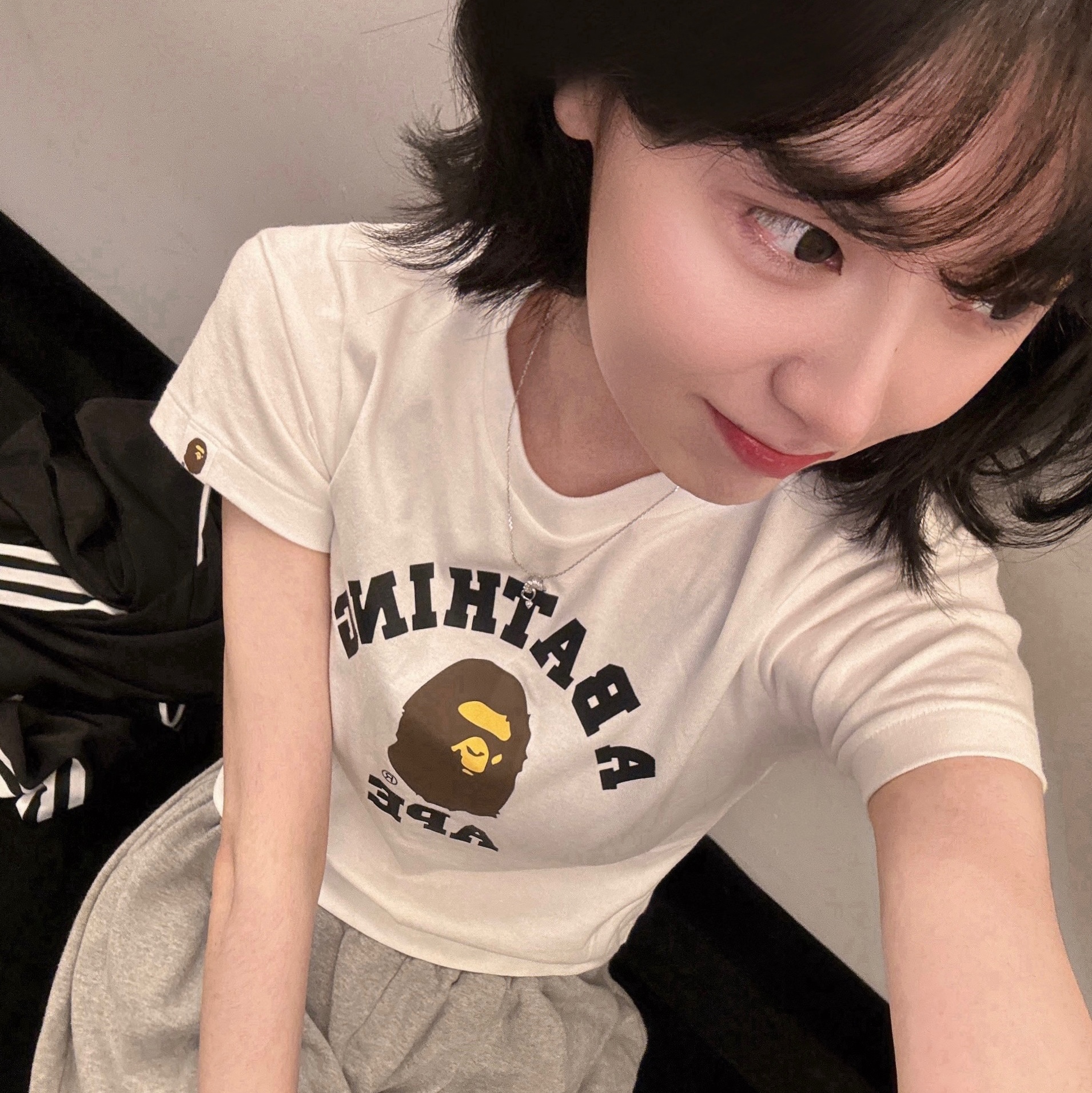 BAPE College T-Shirt White 착용 스타일 - 4