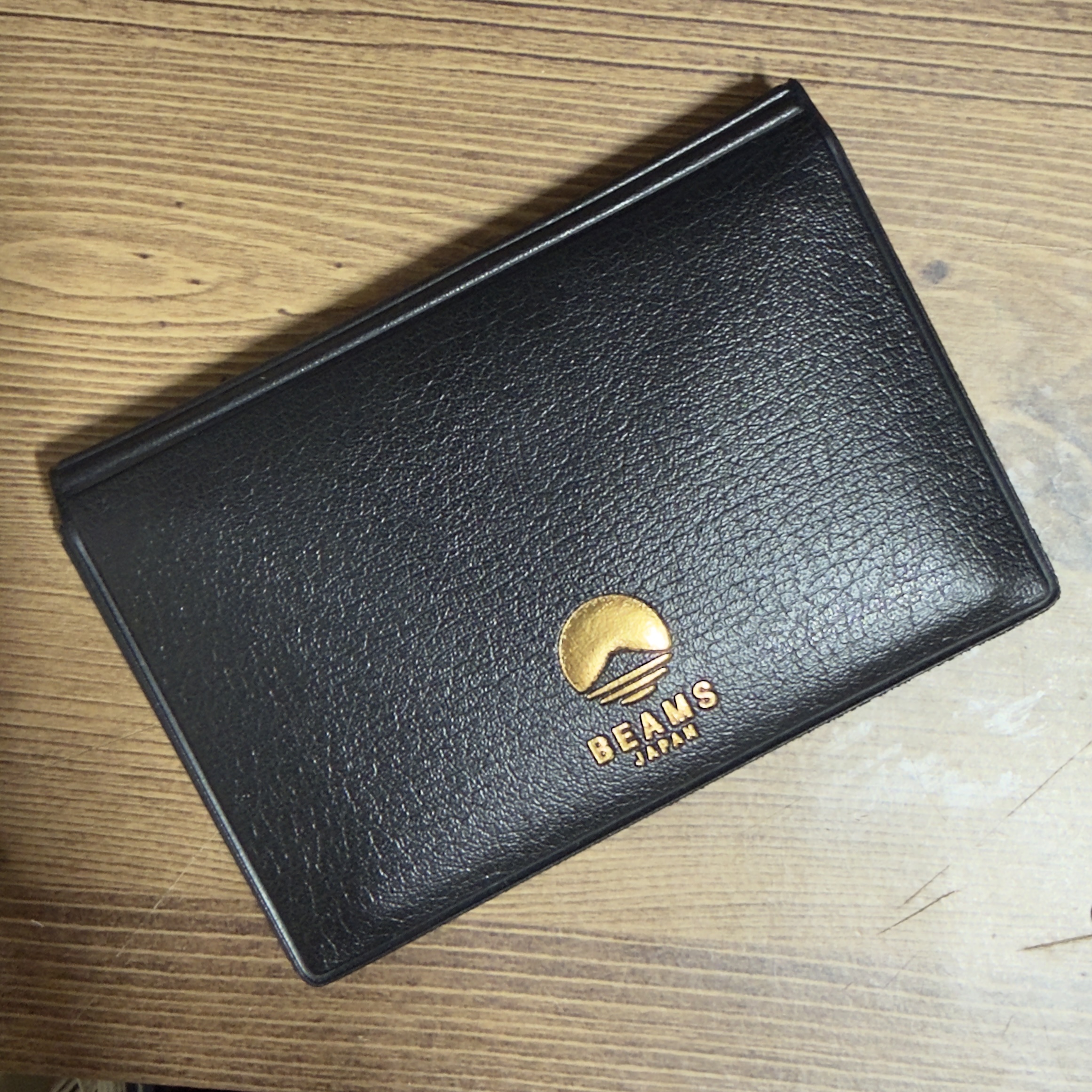 Beams x Hightide Special Order Pass & Card Case Black 착용 스타일 - 1