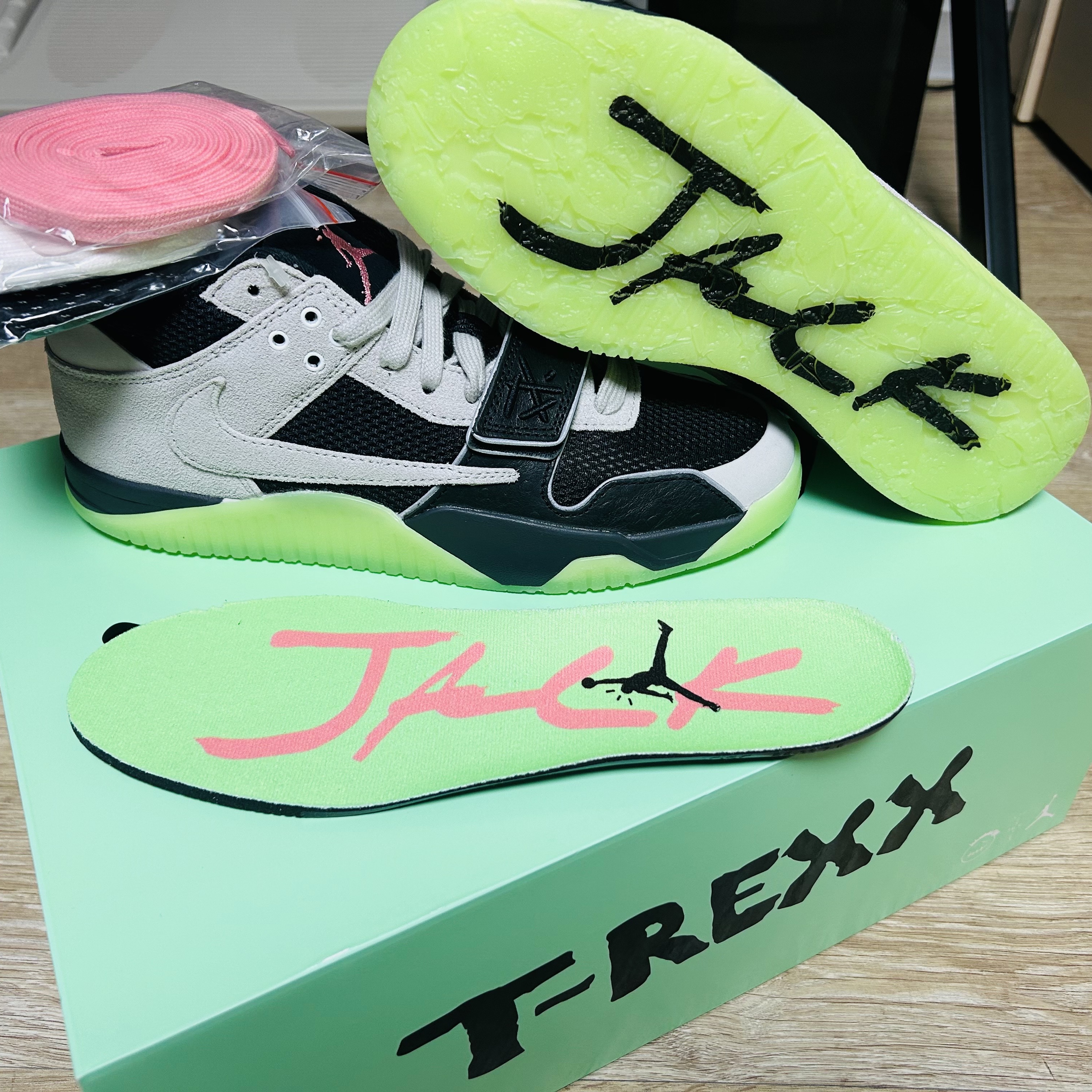 Jordan x Travis Scott x Chase B Jumpman Jack TR Black Night Silver 착용 스타일