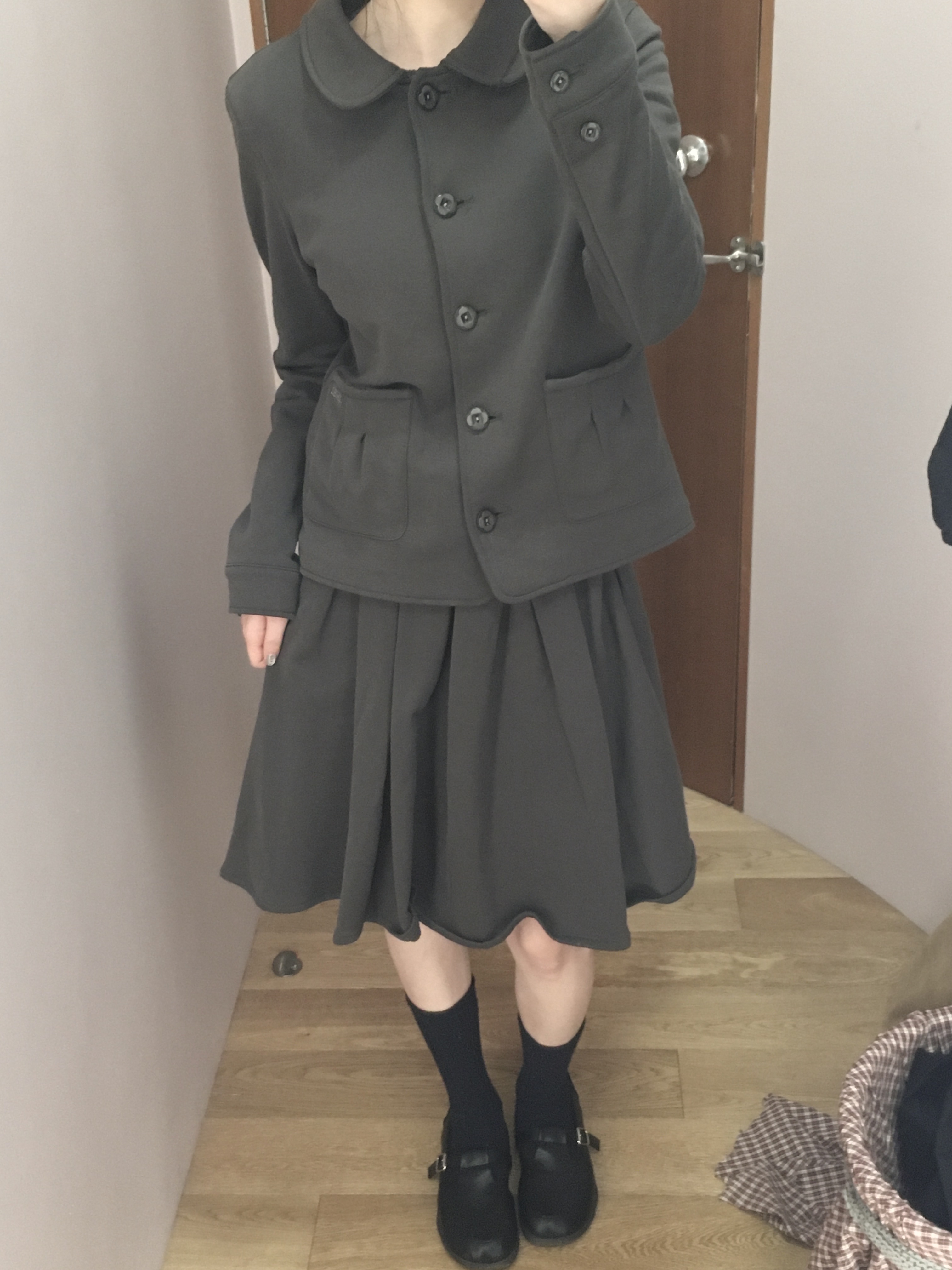 COYSEIO Cozy Sweat Jacket Charcoal, COYSEIO Cozy Sweat Wrap Skirt Charcoal 착용 스타일 - 1