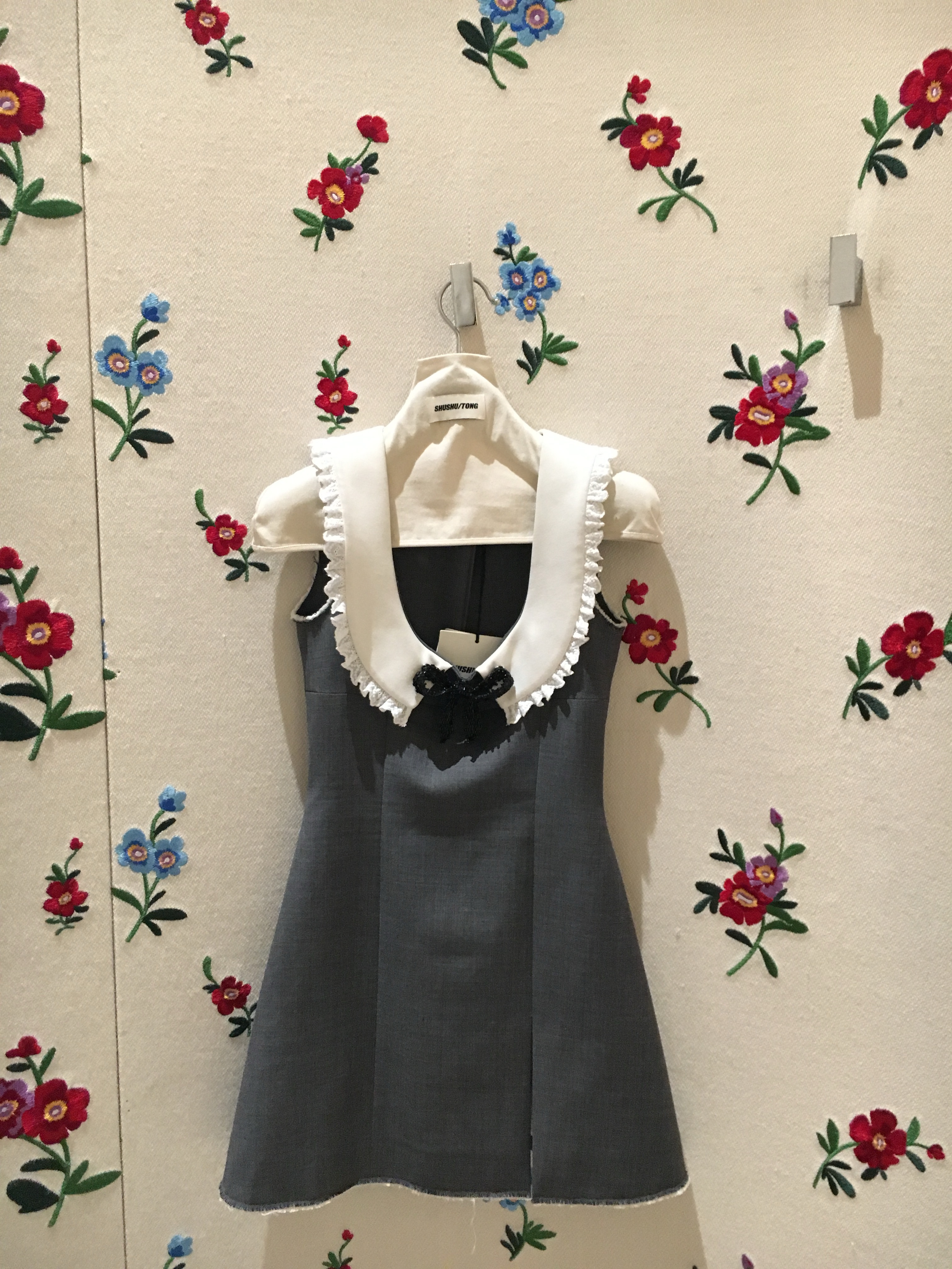 Shushu/Tong Women Scalloped Short Sleeve Dress Grey - 25FW 착용 스타일 - 3