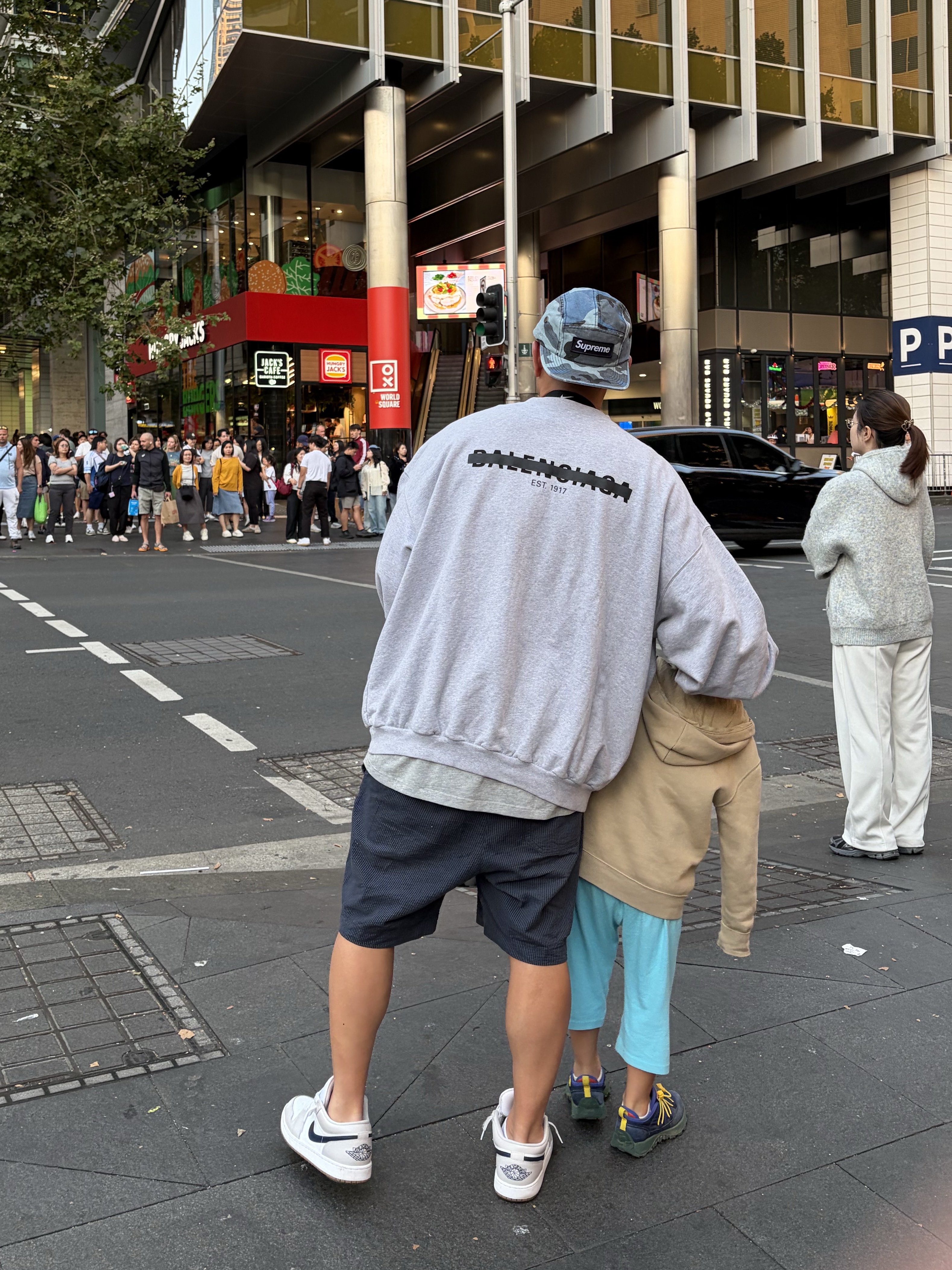 Supreme Military Camp Cap Blue Camo - 25FW, Balenciaga Strike 1917 Oversized Sweatshirt Dark Grey 착용 스타일