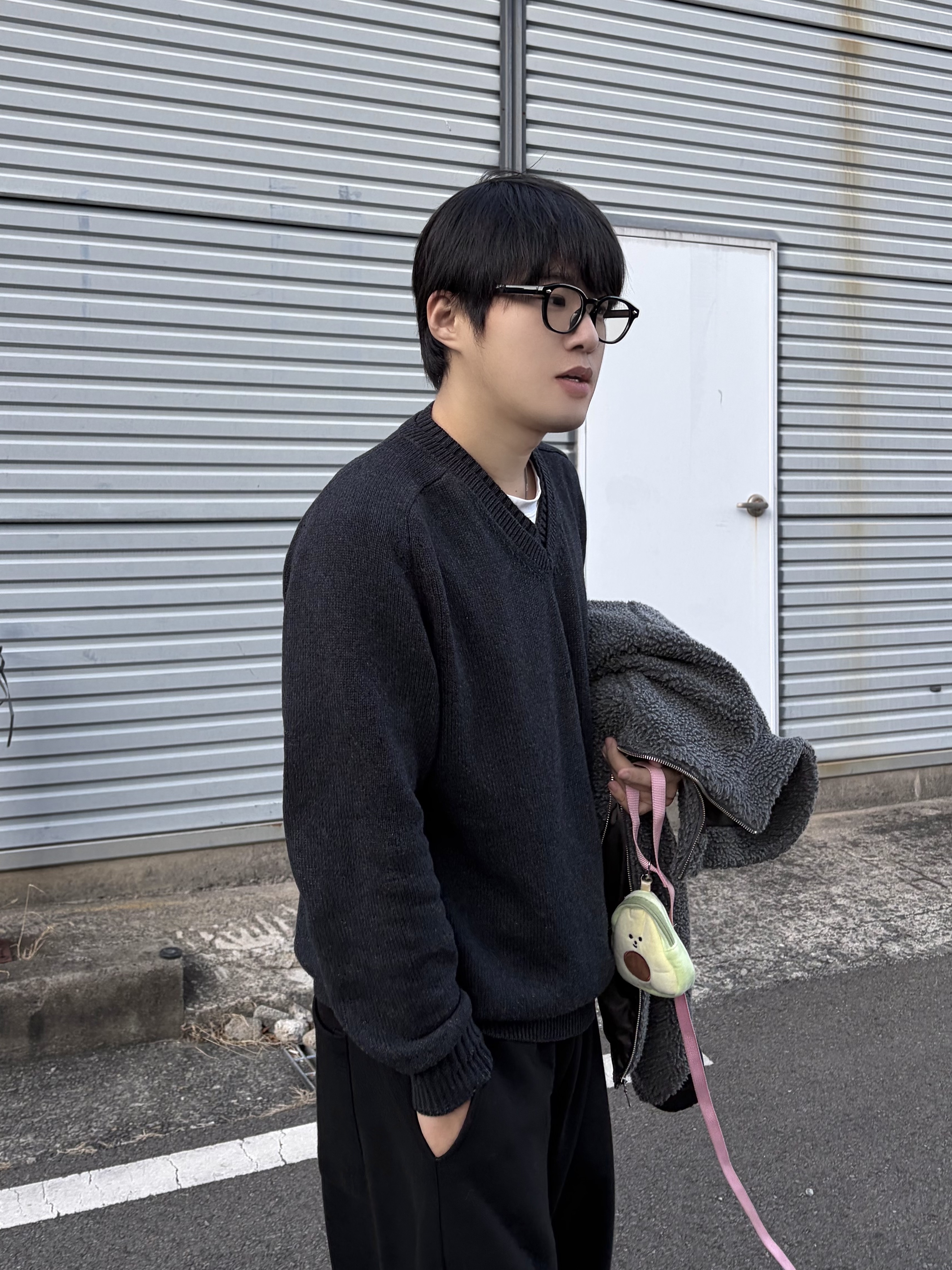 noun Layered V Neck Knit Charcoal, Pemont Square Black 착용 스타일 - 2