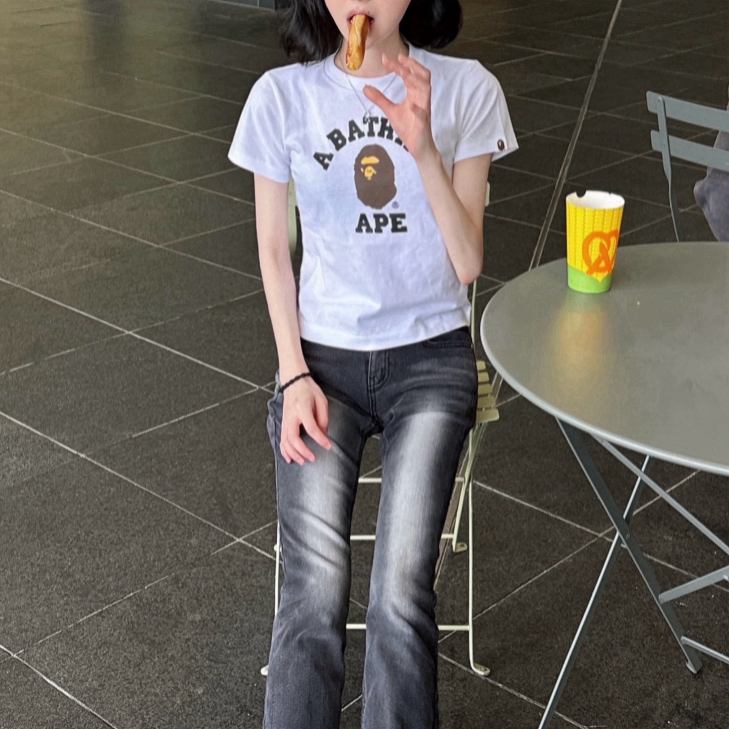BAPE College T-Shirt White 착용 스타일 - 2