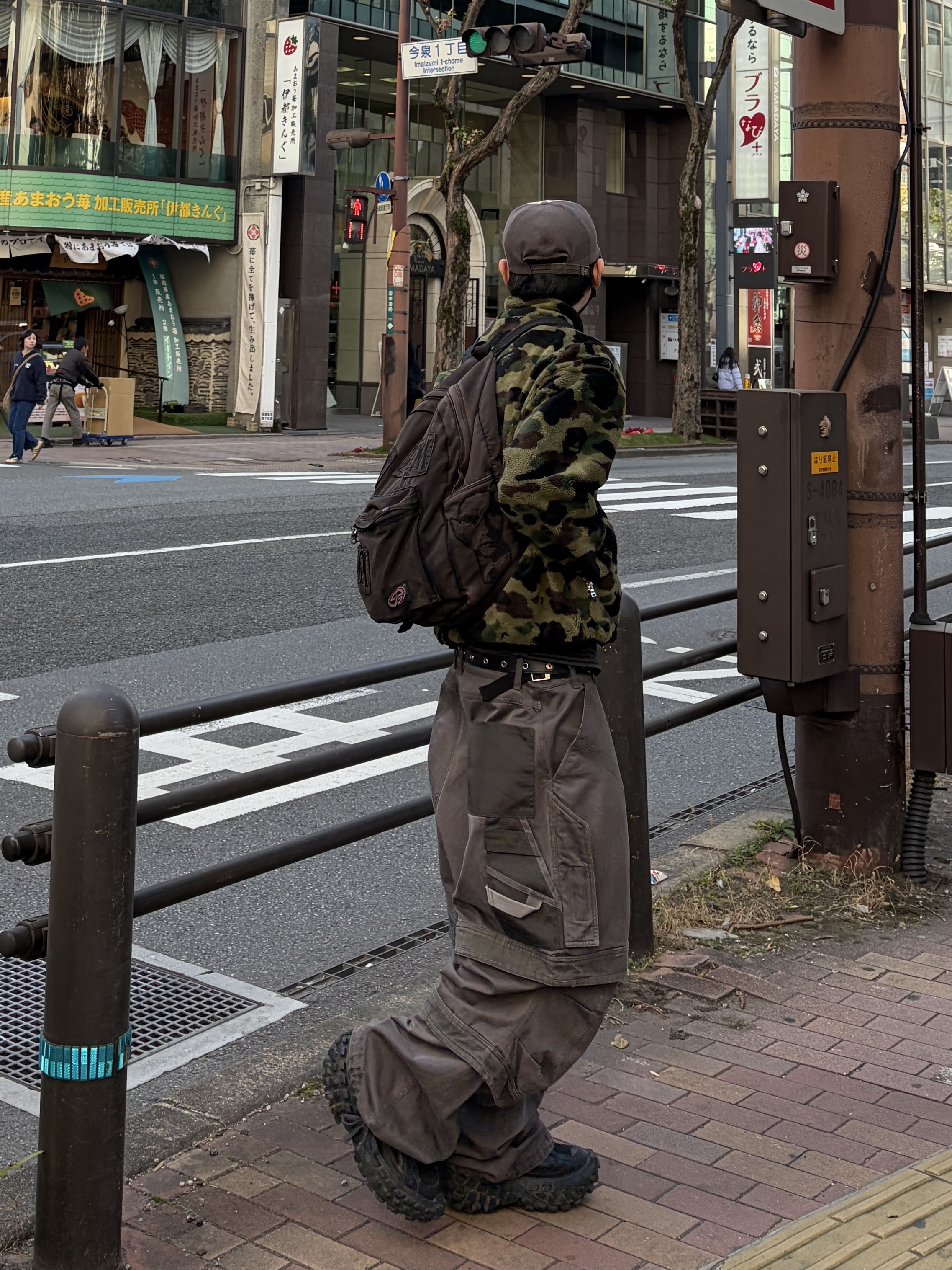 BAPE 1st Camo Fleece Jacket Green, farfromwhat far layered work pants_charcoal 착용 스타일 - 1