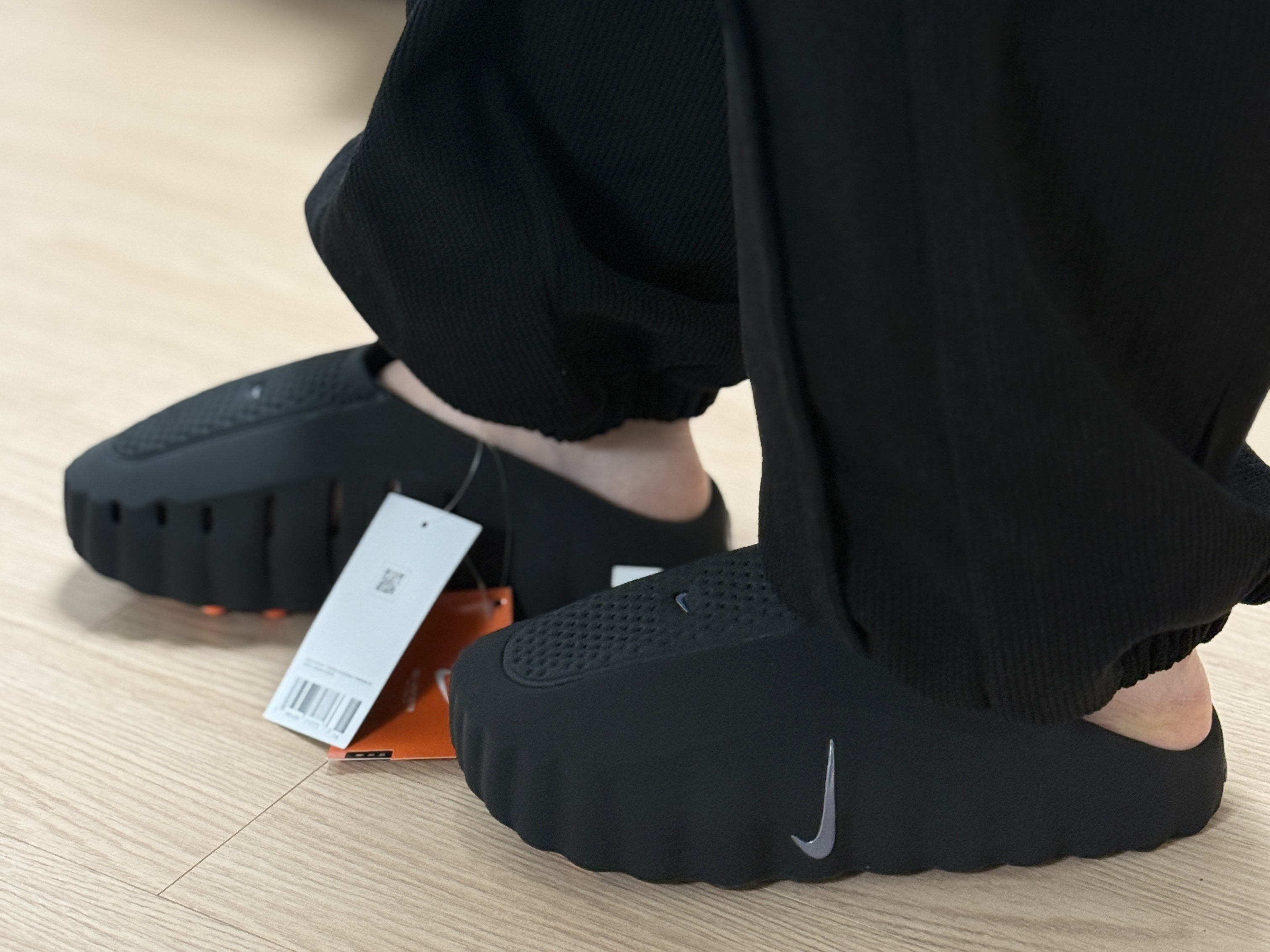(W) Nike Mind 001 Black Hyper Crimson, (W) Nike Burrow Black 착용 스타일 - 2