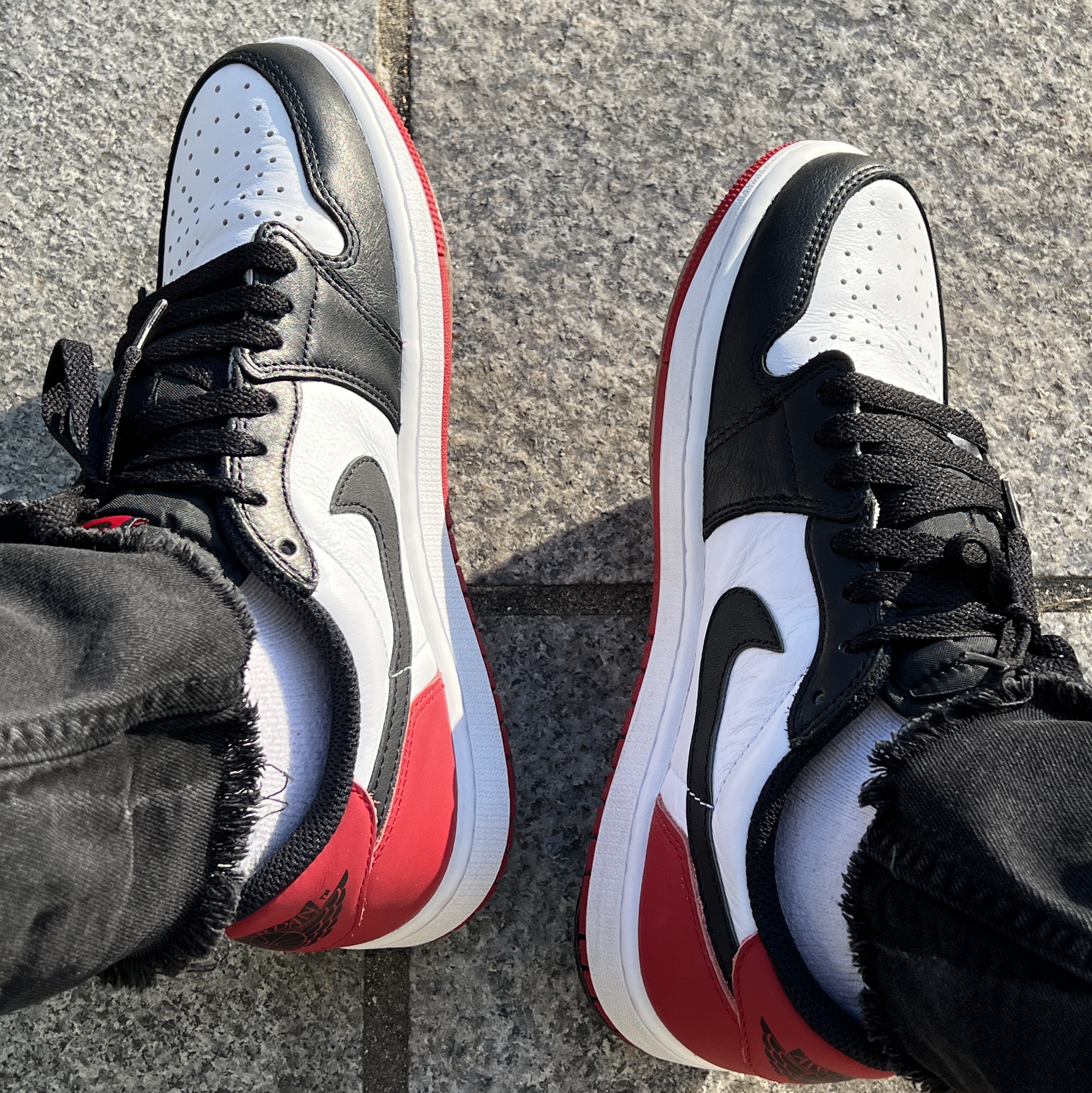Jordan 1 Retro Low OG Black Toe 착용 스타일 - 1