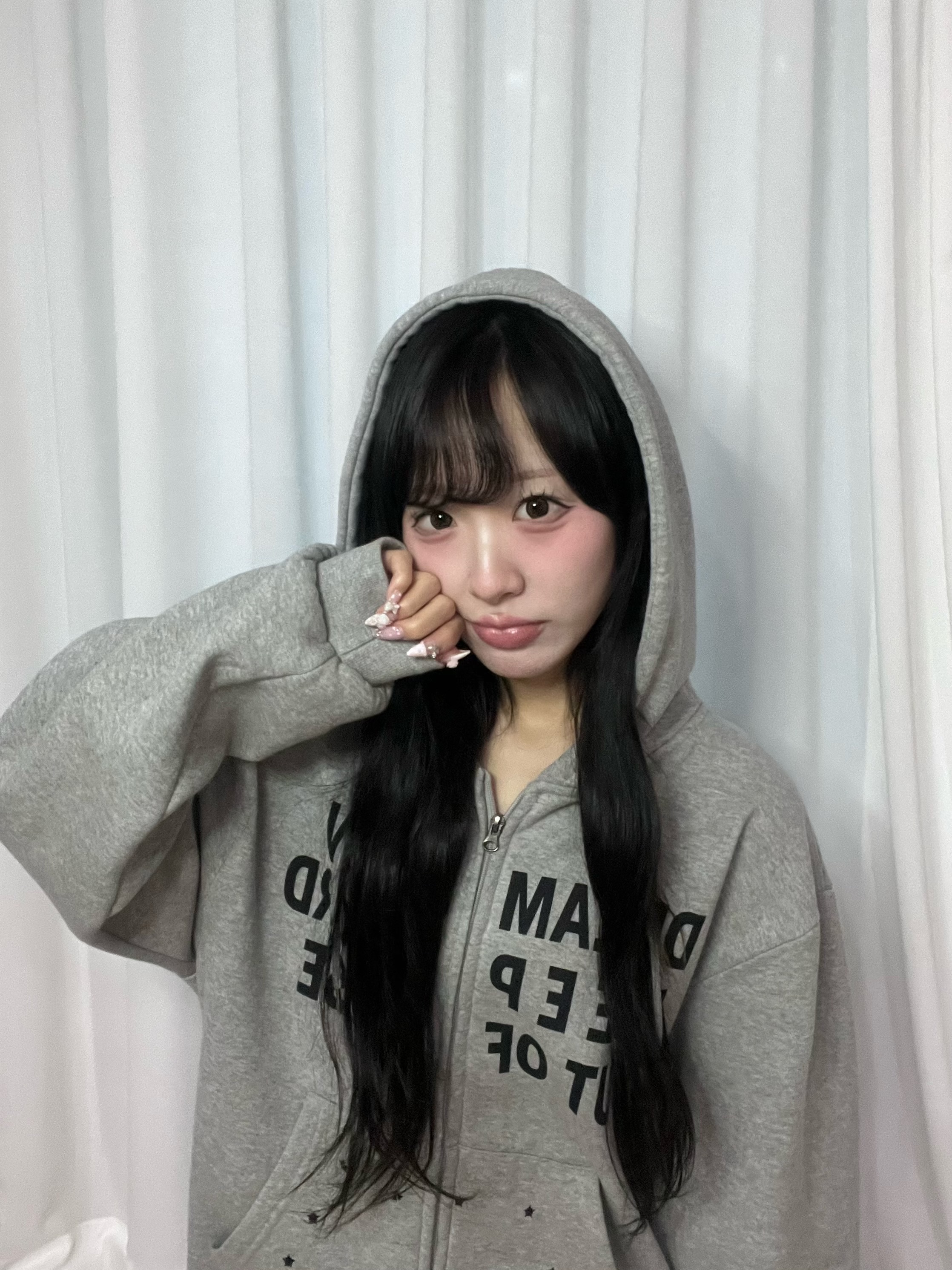 SLOW RECORD HOUSE Typo Star Hood Zip-Up Grey 착용 스타일 - 4