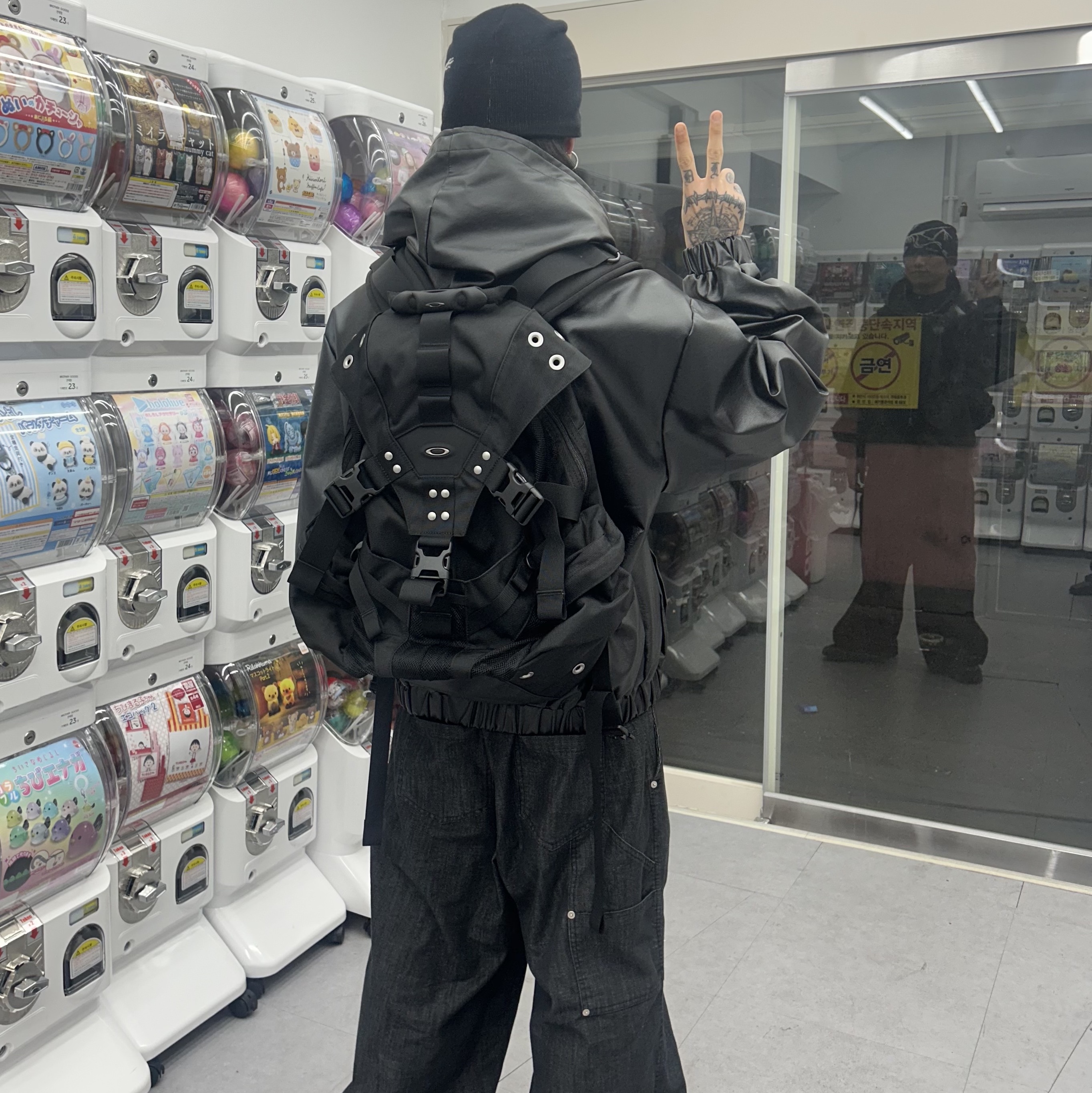 Oakley Icon RC Backpack Blackout 착용 스타일