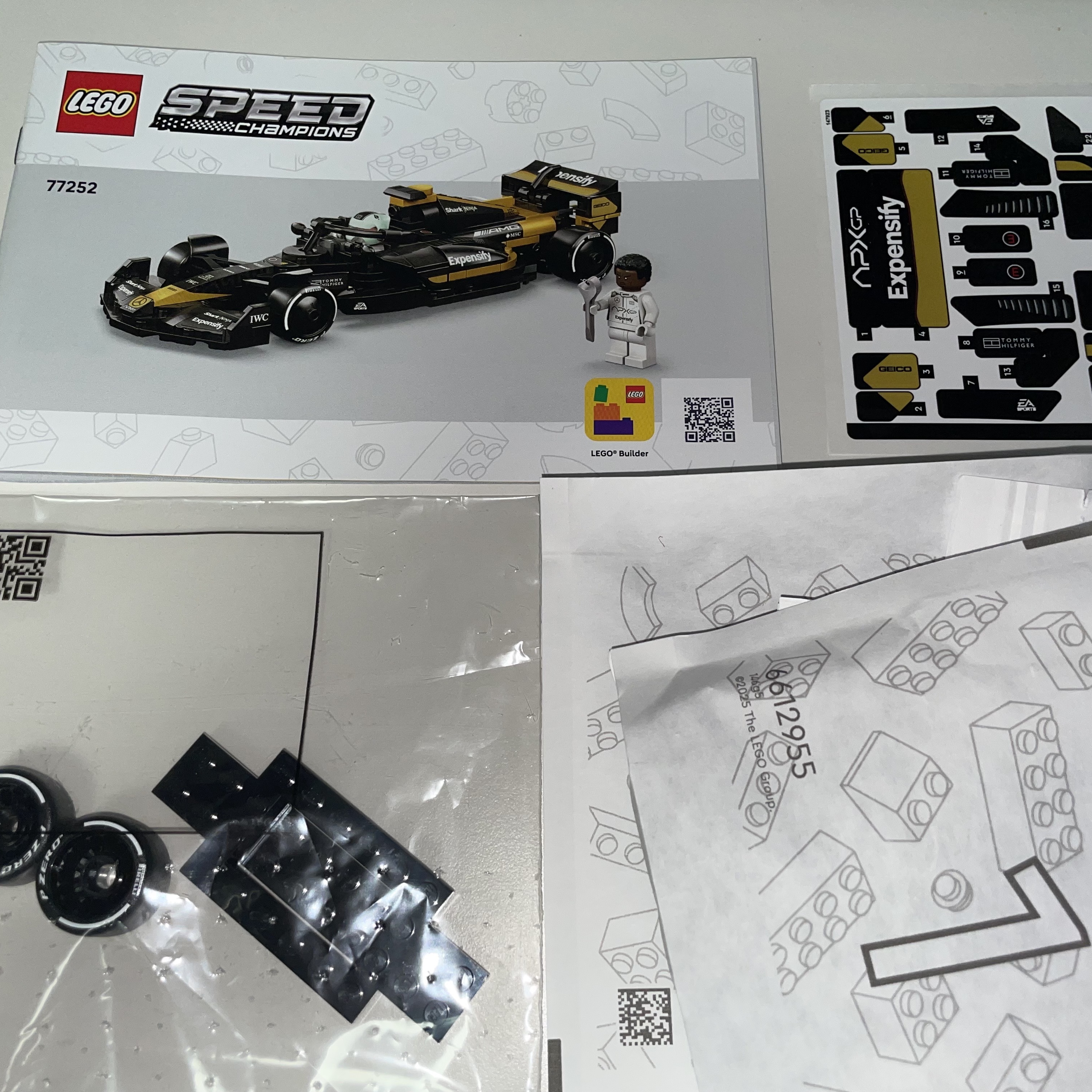 Lego Speed Champions APXGP Team Race Car from F1 The Movie 착용 스타일 - 2