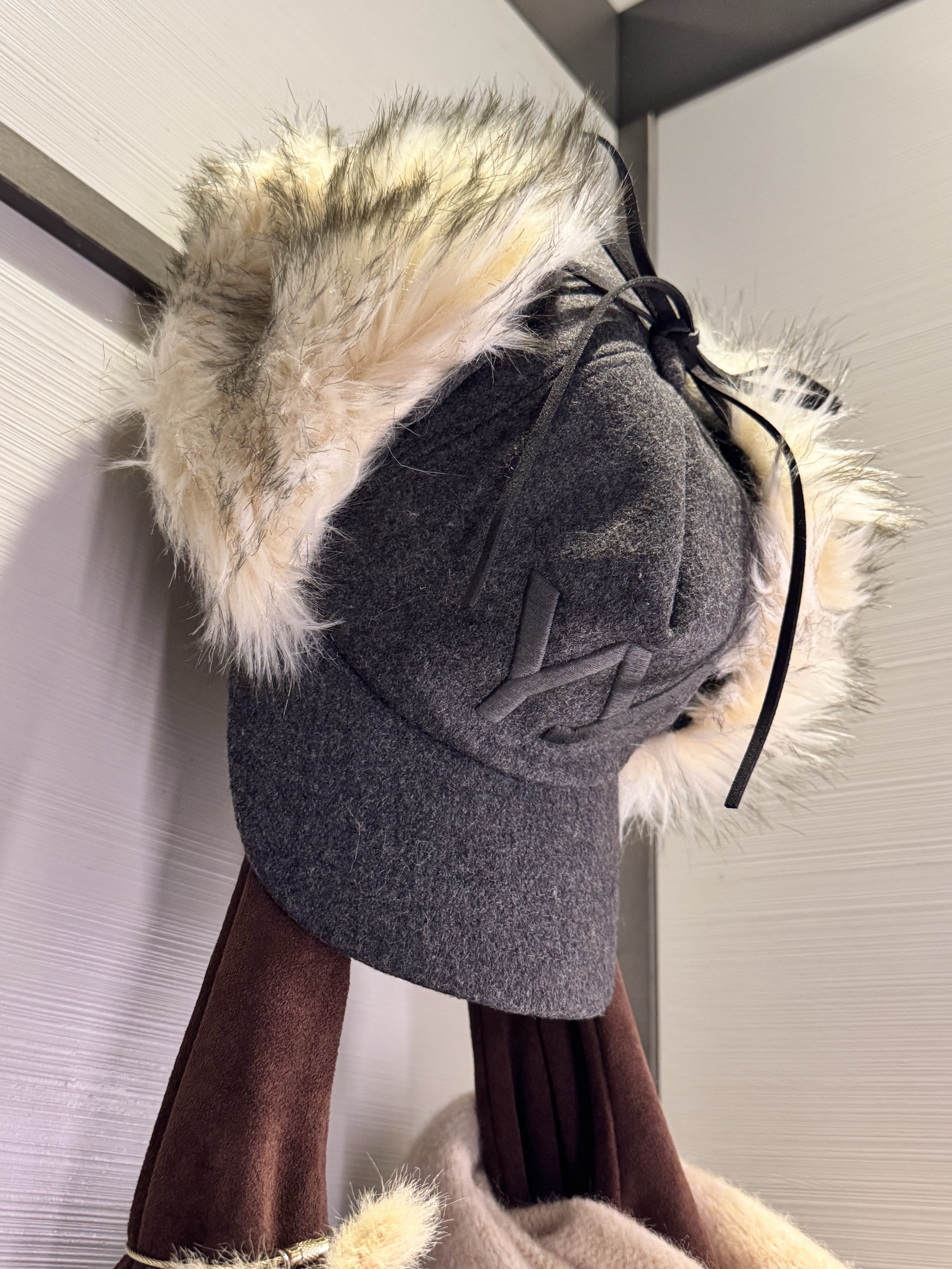 Open Yy Faux Fur Earflap Cap Gray, Open Yy Faux Fur Corduroy Earflap Cap Khaki 착용 스타일 - 3