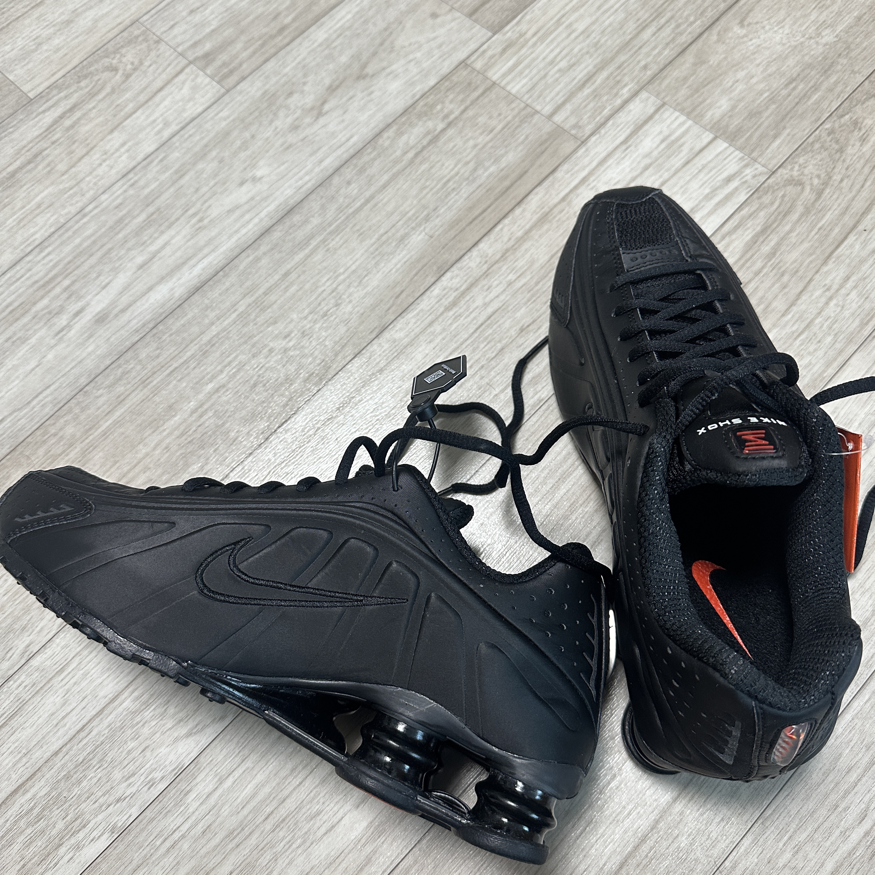 (W) Nike Shox R4 Black 착용 스타일