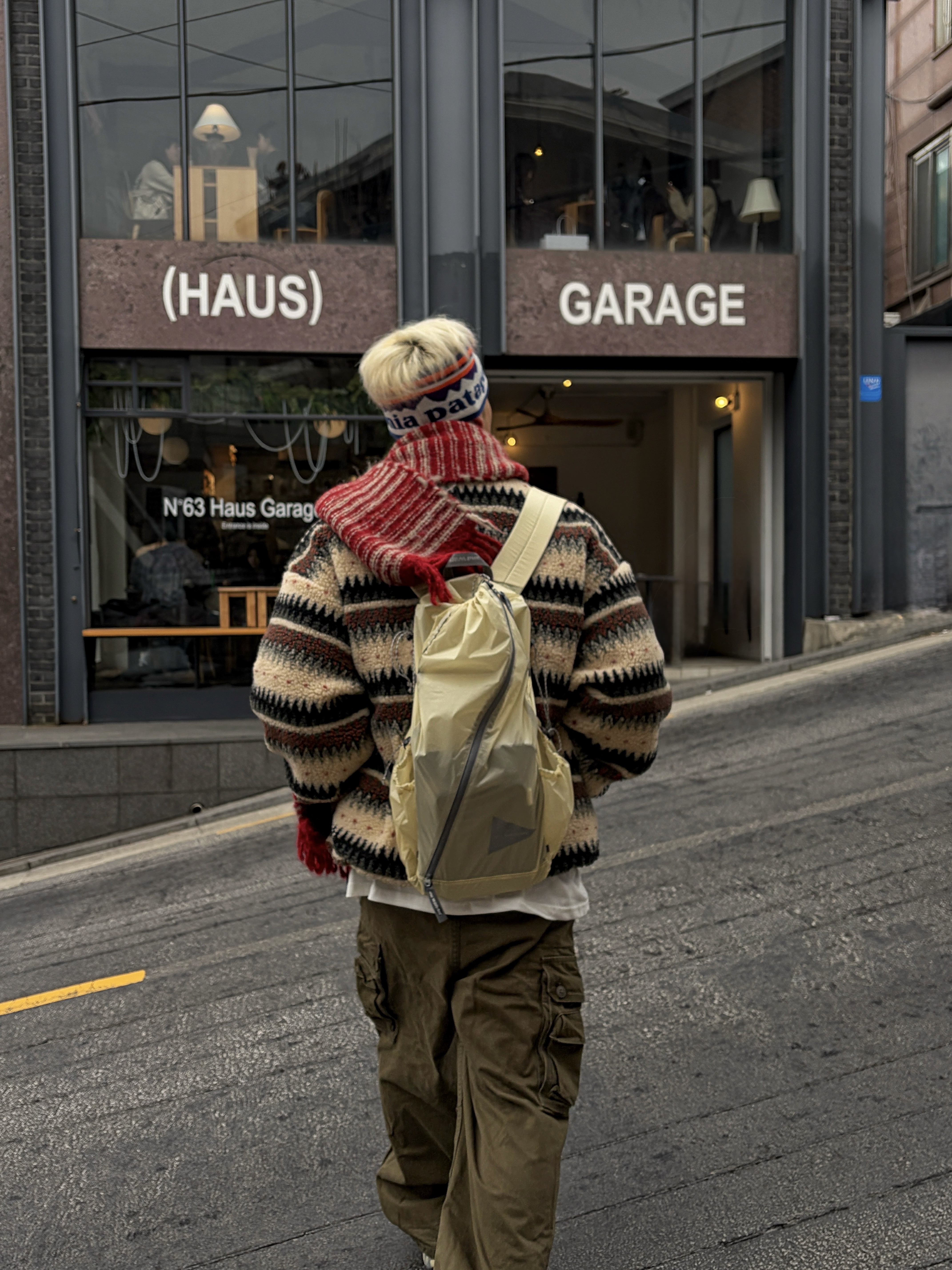 And Wander Sil Daypack Off White 착용 스타일 - 3