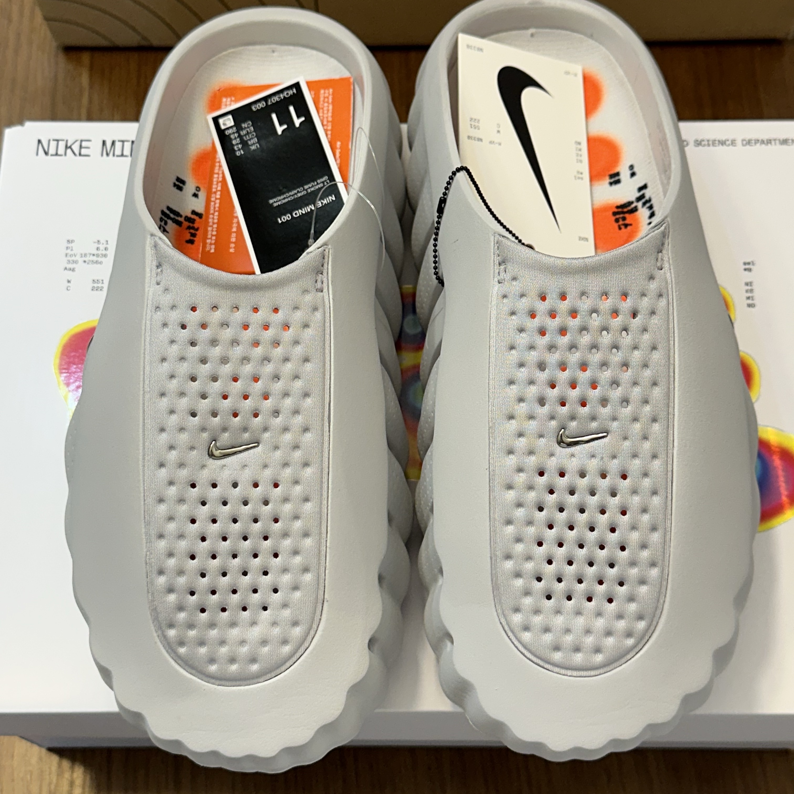 Nike Mind 001 Light Smoke Grey Chrome 착용 스타일 - 2