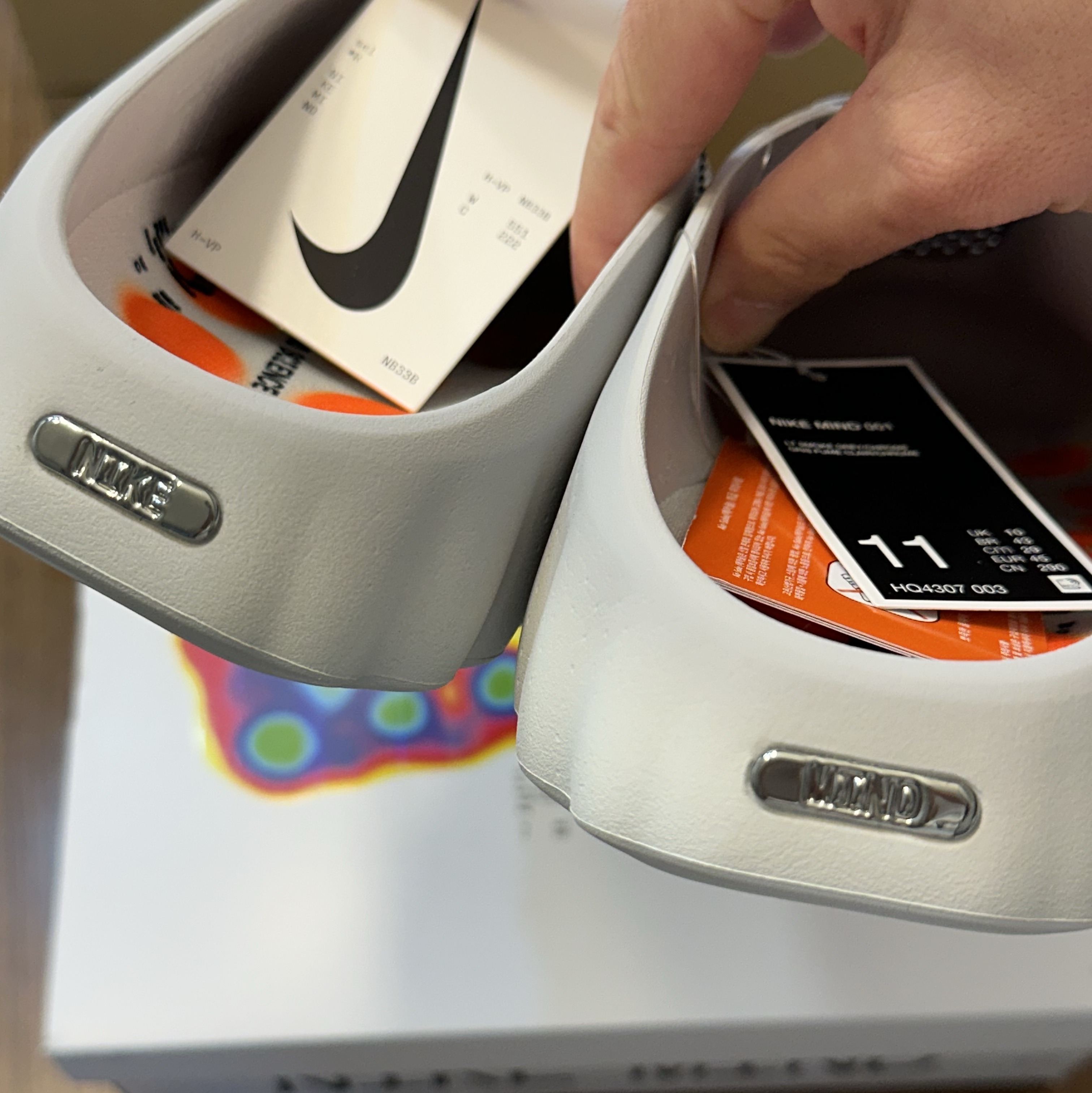 Nike Mind 001 Light Smoke Grey Chrome 착용 스타일 - 4