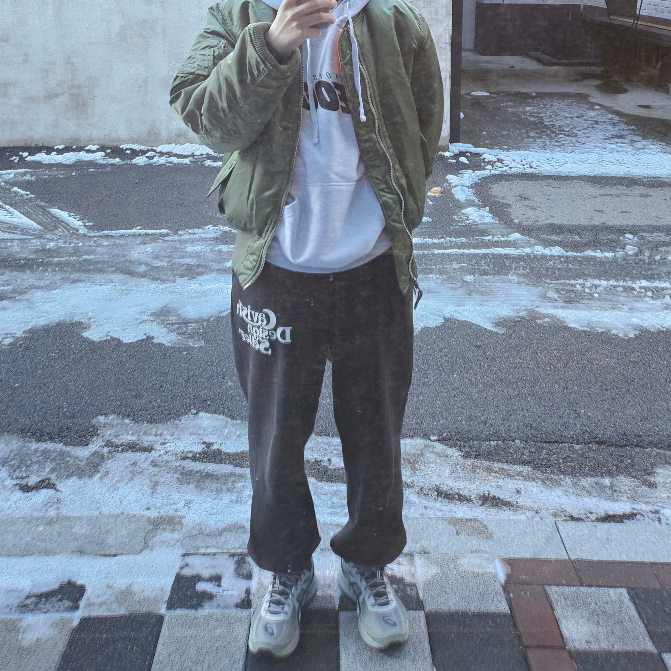 ALPHA INDUSTRIES MA-1 Flight Jacket Sage, Asics Jog 100 S Sheet Rock - 2E Wide 착용 스타일