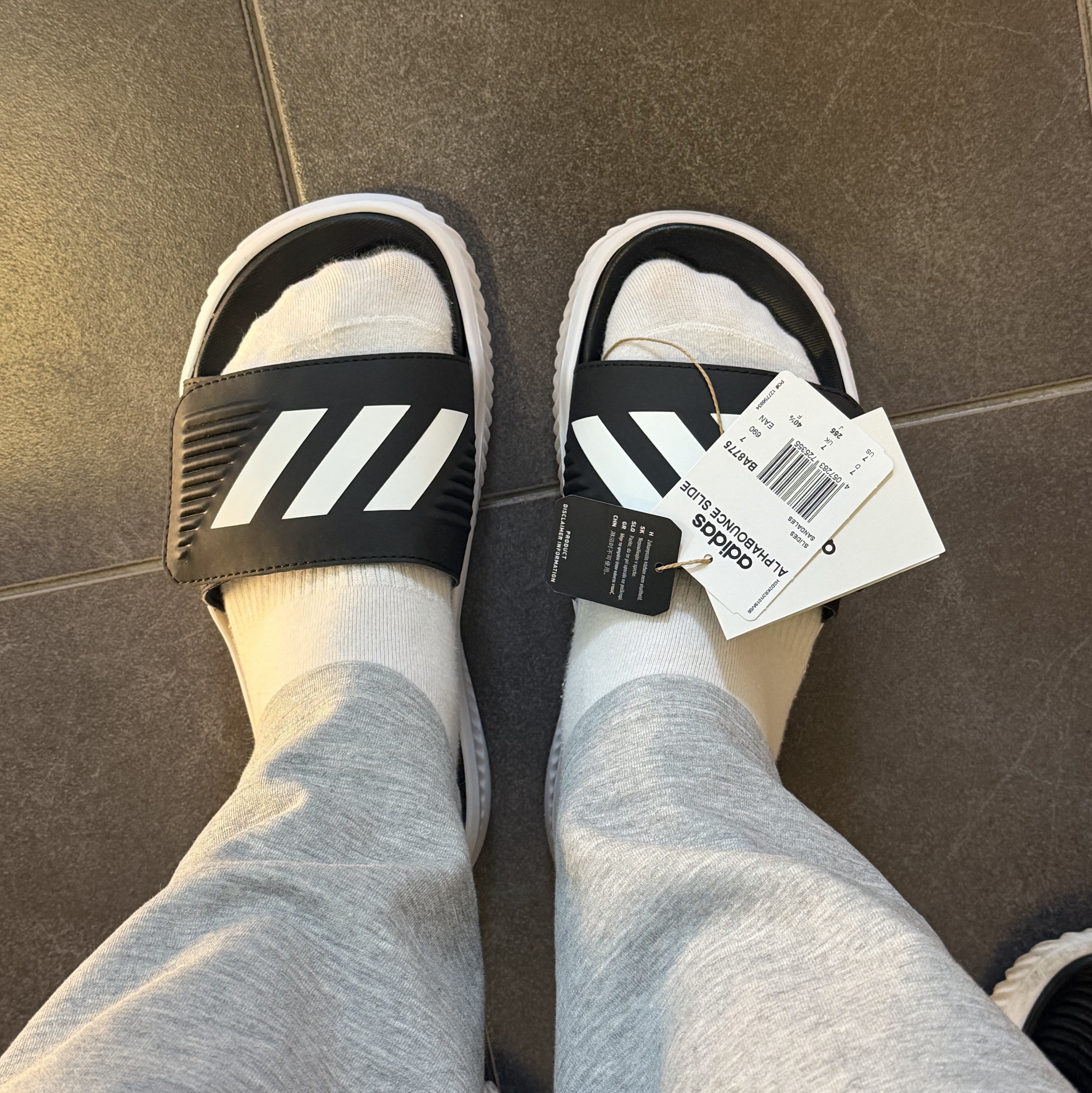 Adidas Alphabounce Slide Cloud White Core Black 착용 스타일