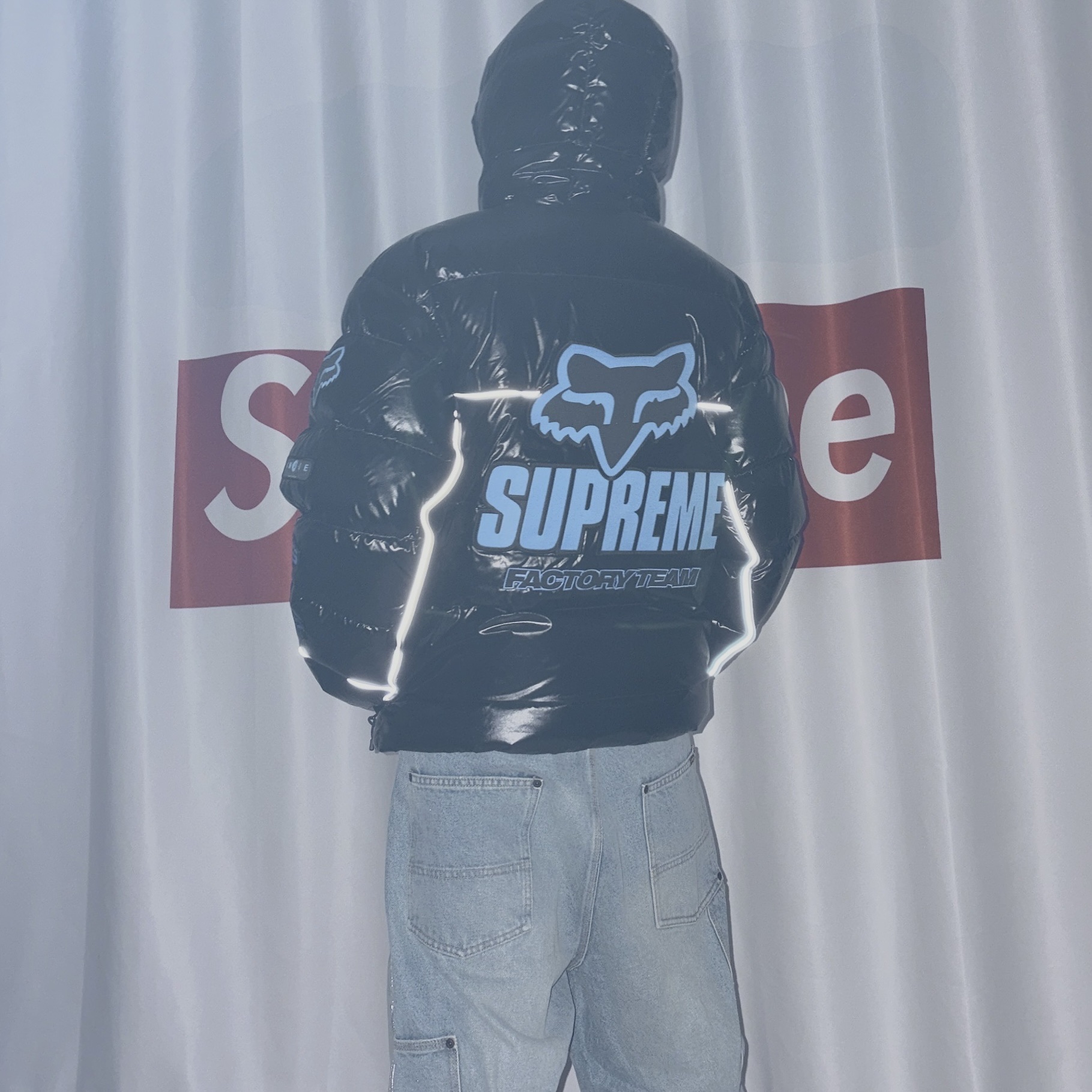 Supreme Reflective Double Knee Pants Denim - 25FW, Supreme x Fox Racing Shiny Down Puffer Jacket Black - 25FW 착용 스타일 - 2