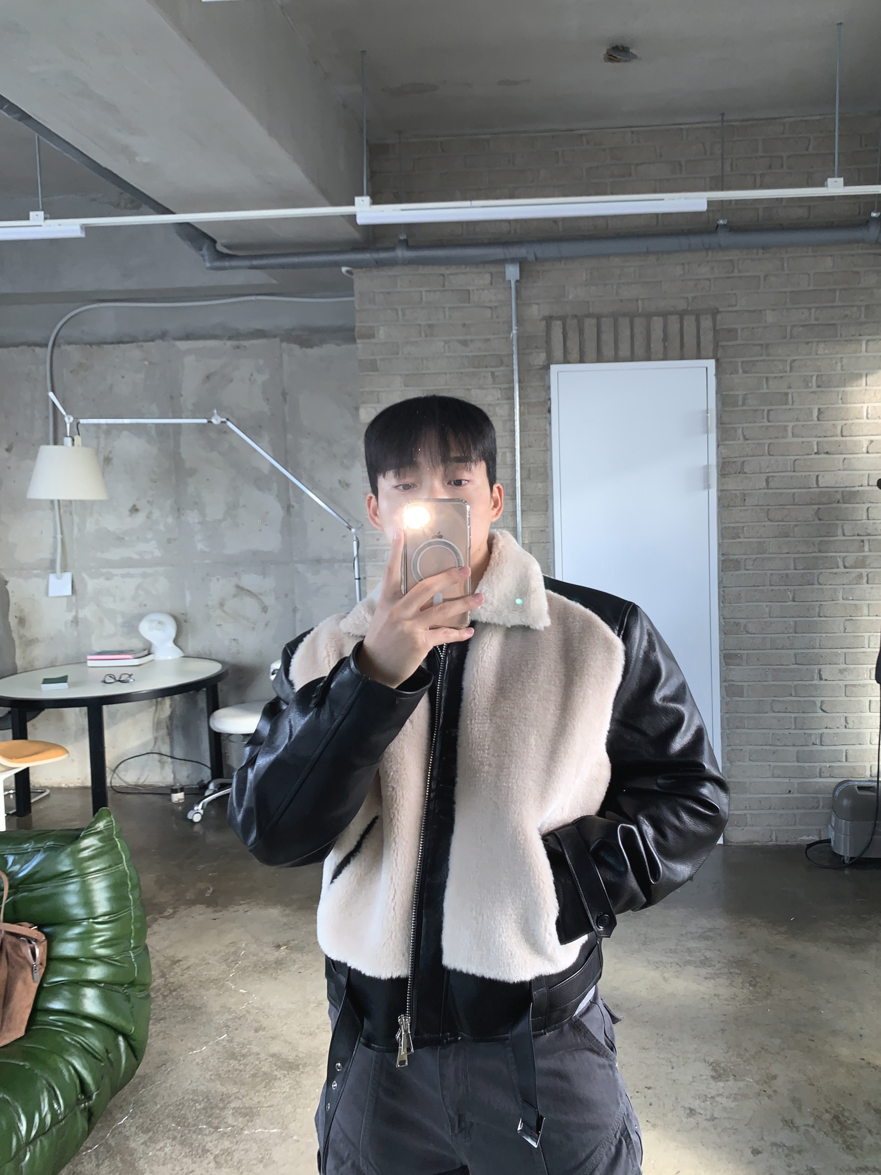 Yase Mud Horsehide Derby Black 착용 스타일 - 2