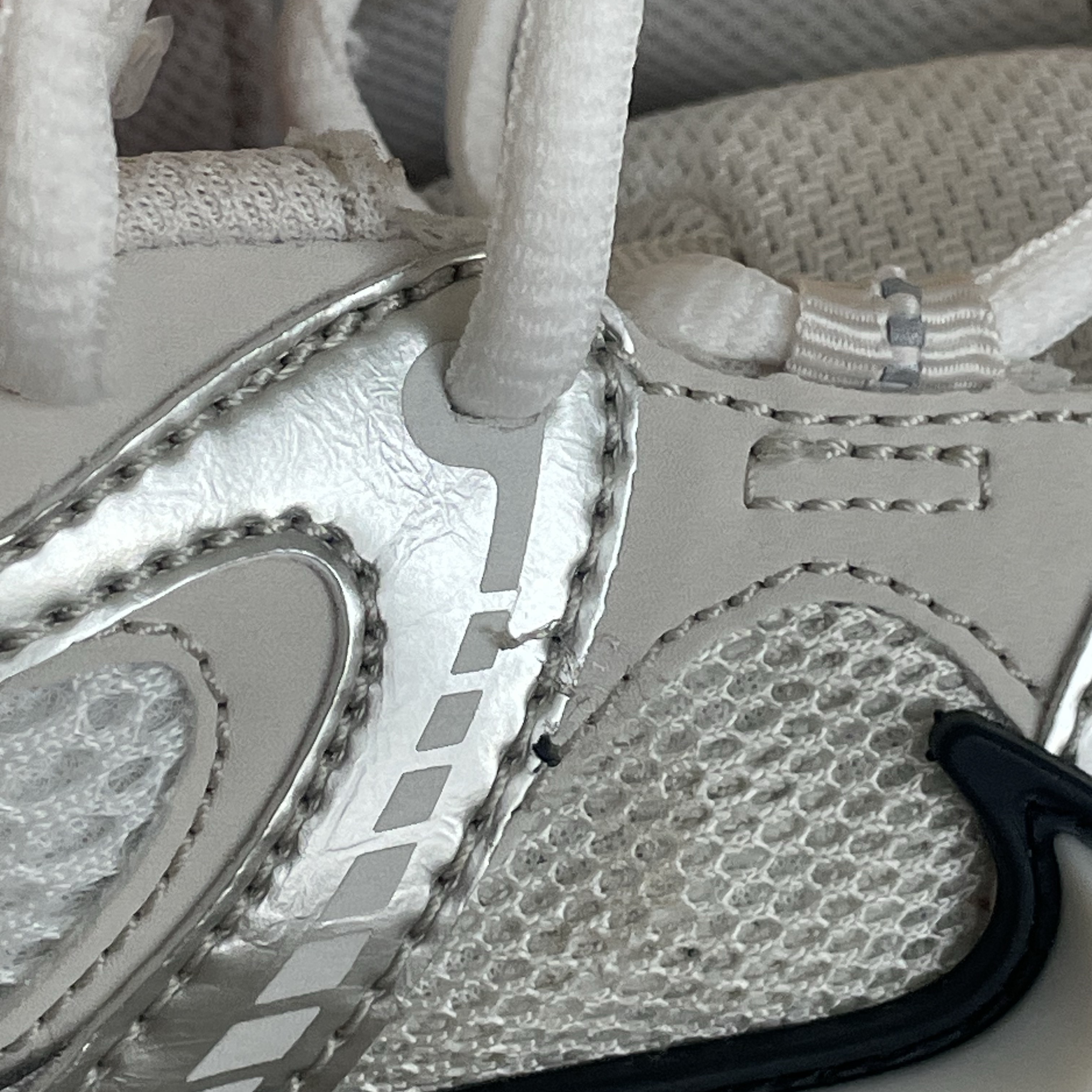 (W) Nike V5 RNR Summit White Sail 착용 스타일 - 1