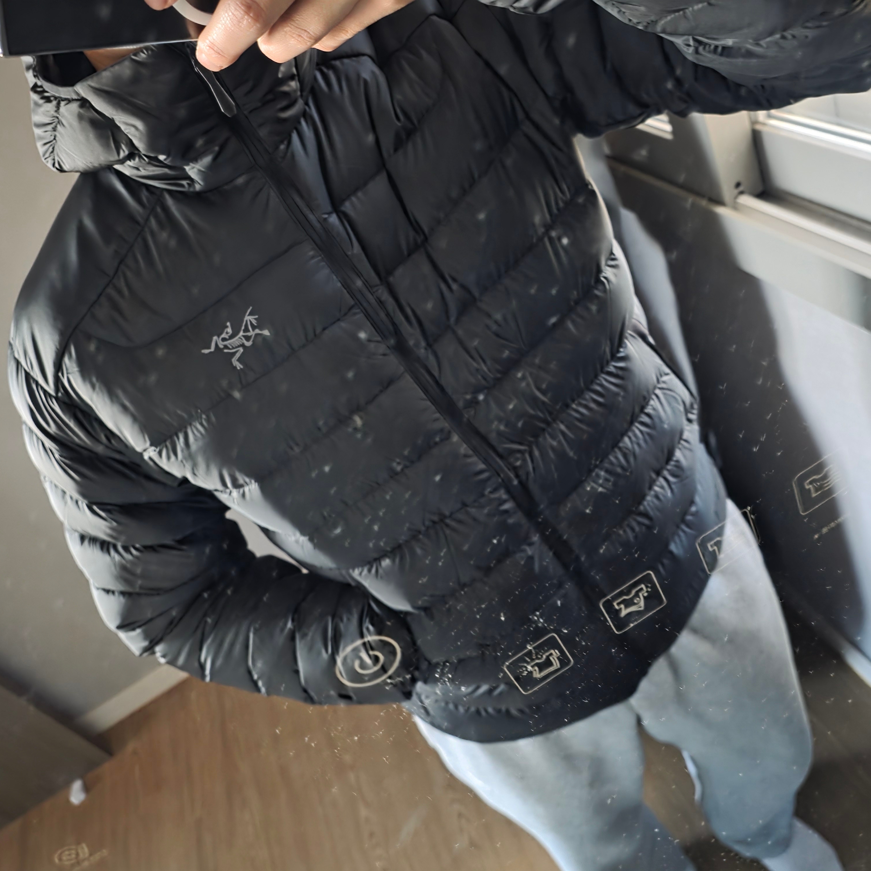 Arc'teryx Cerium Hoody Black 착용 스타일