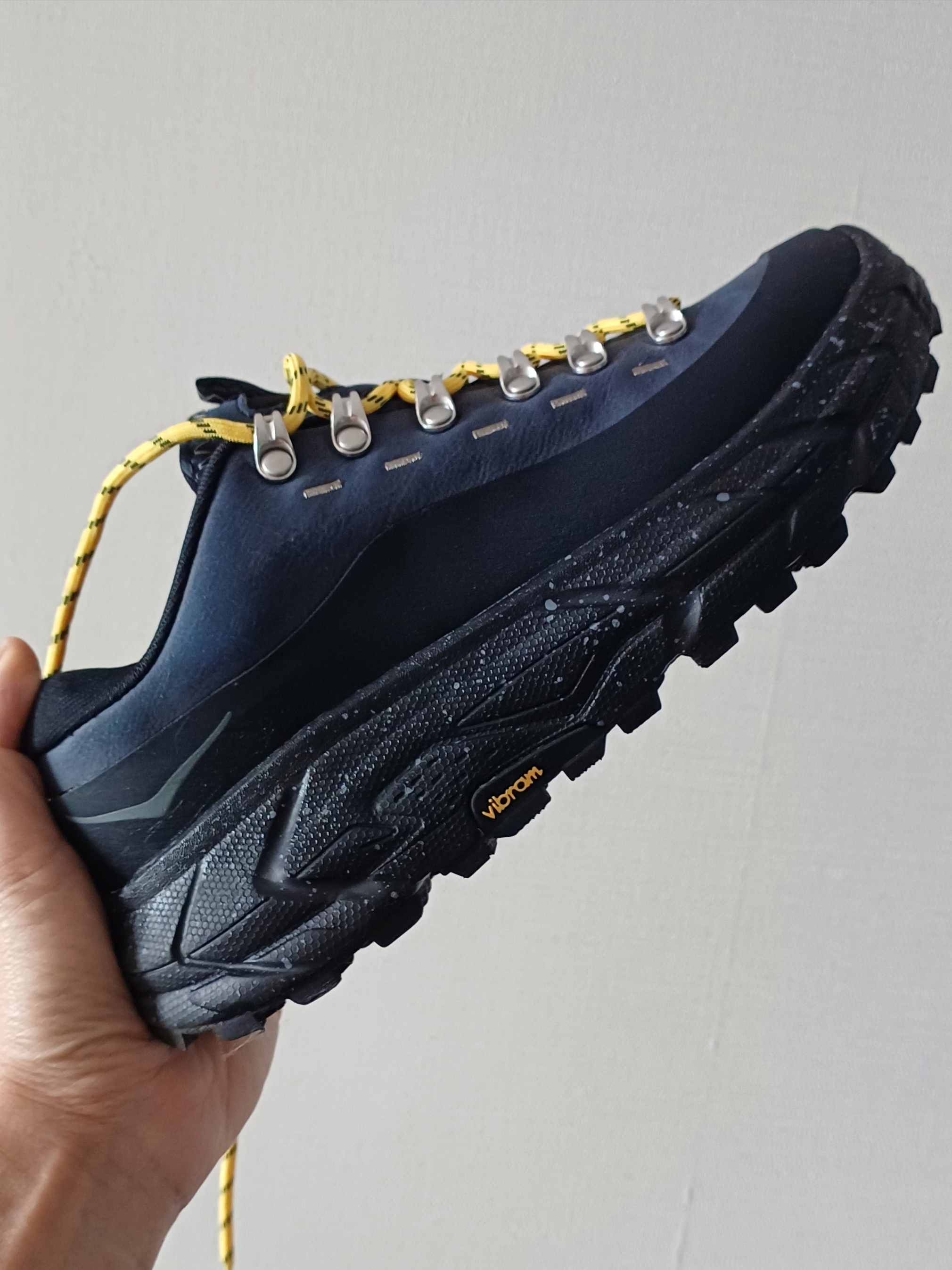 Hoka Tor Summit 2 Black 착용 스타일