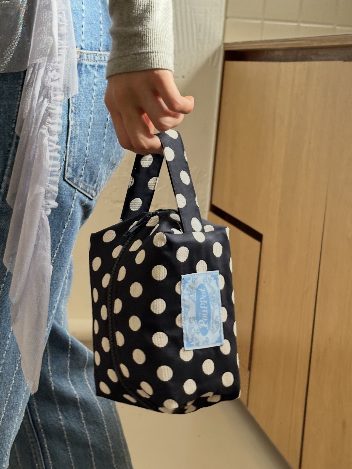 [3% 적립] POUPPET Silky Dot Pouch Navy 착용 스타일