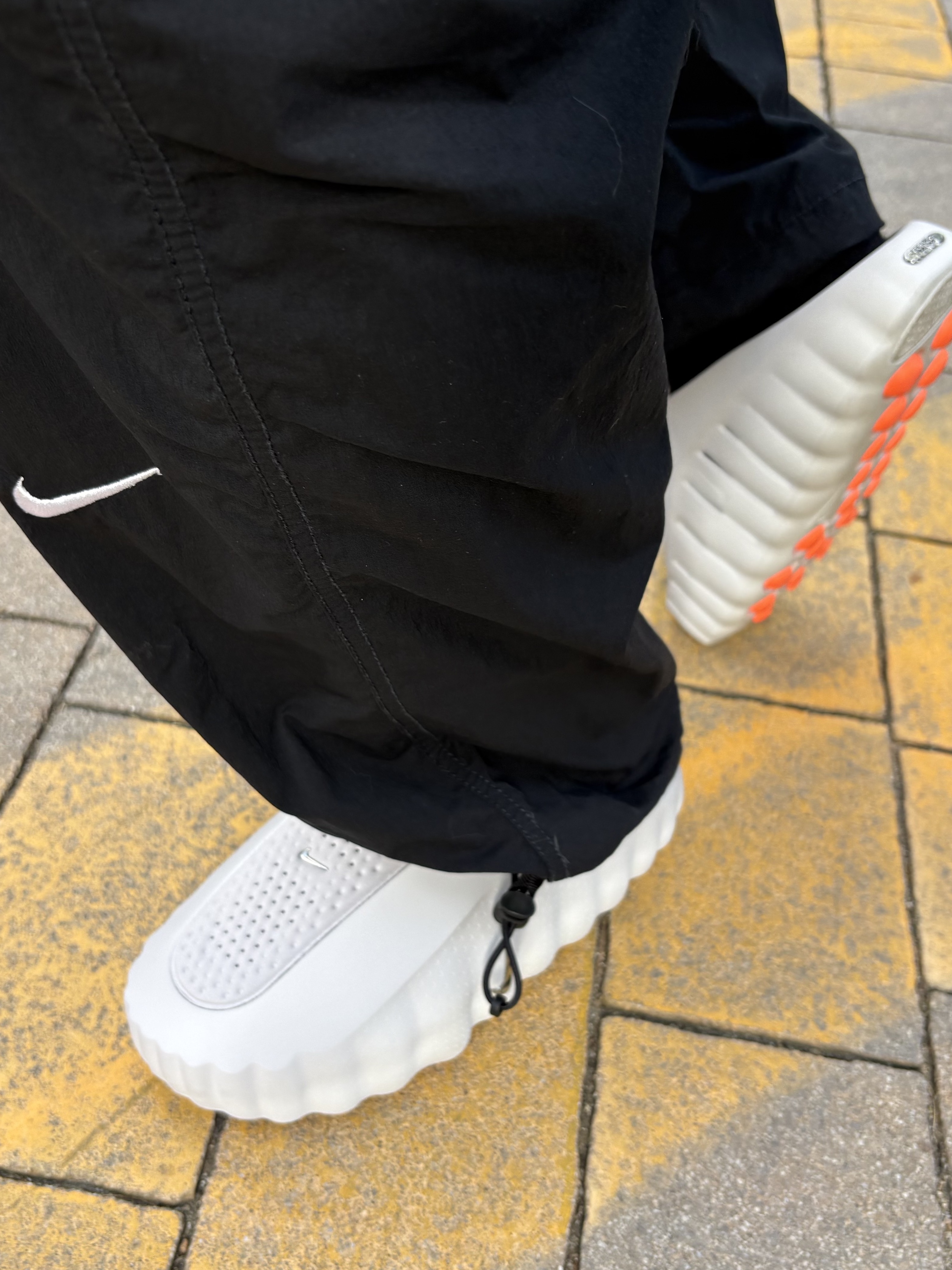 Nike Mind 001 Light Smoke Grey Chrome 착용 스타일