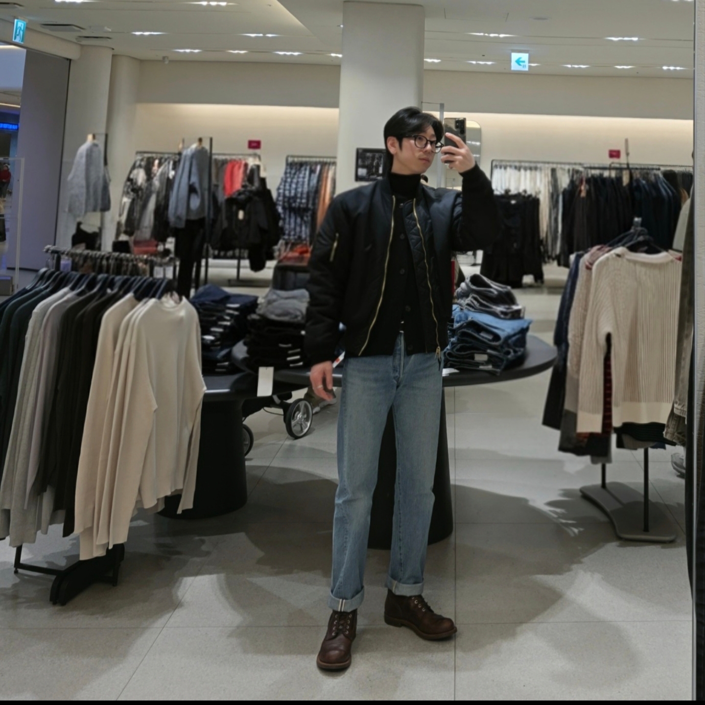 ALPHA INDUSTRIES MA-1 Flight Jacket Black, Moscot Lemtosh Black 착용 스타일