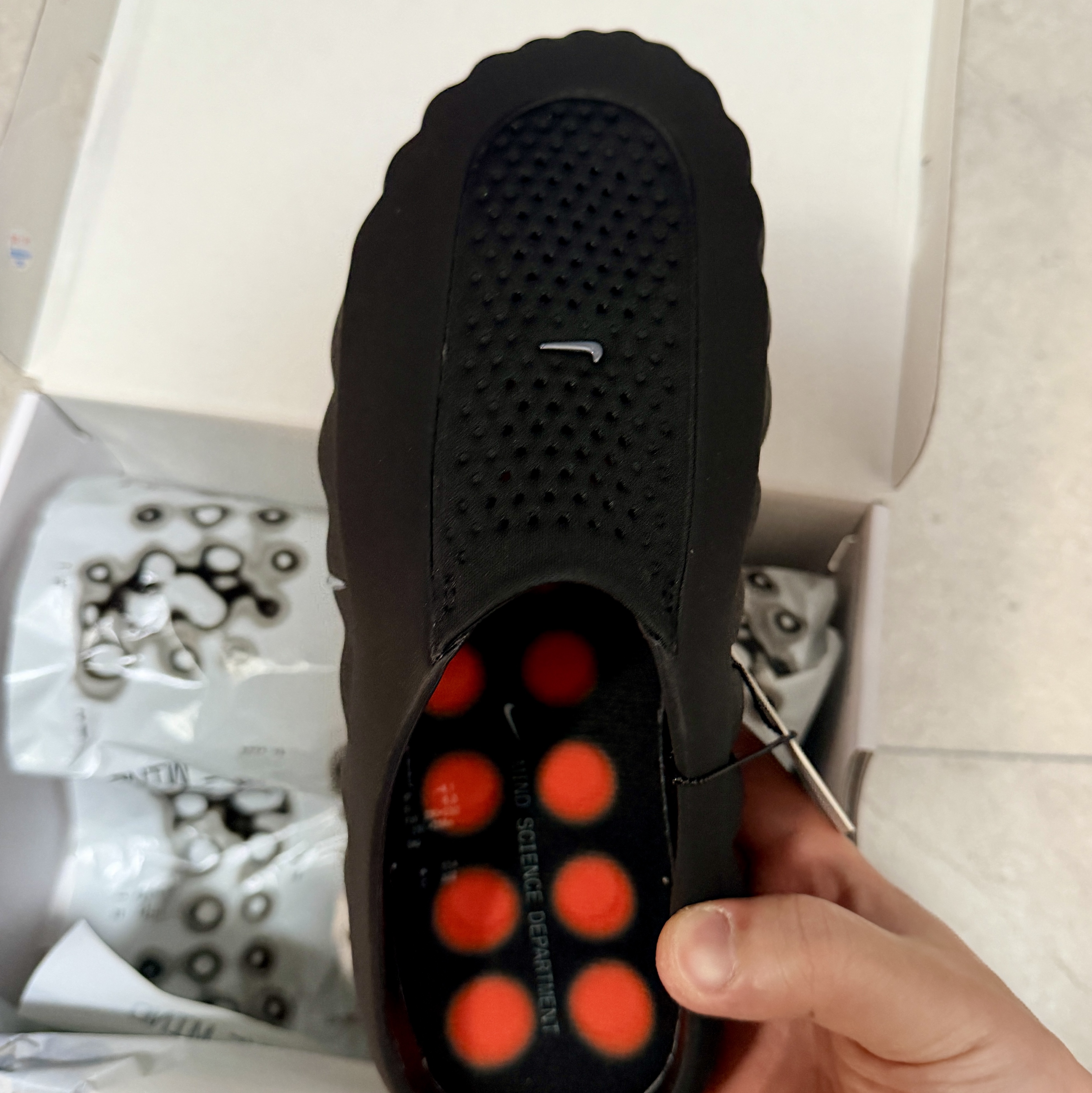 Nike Mind 001 Black Chrome 착용 스타일 - 3