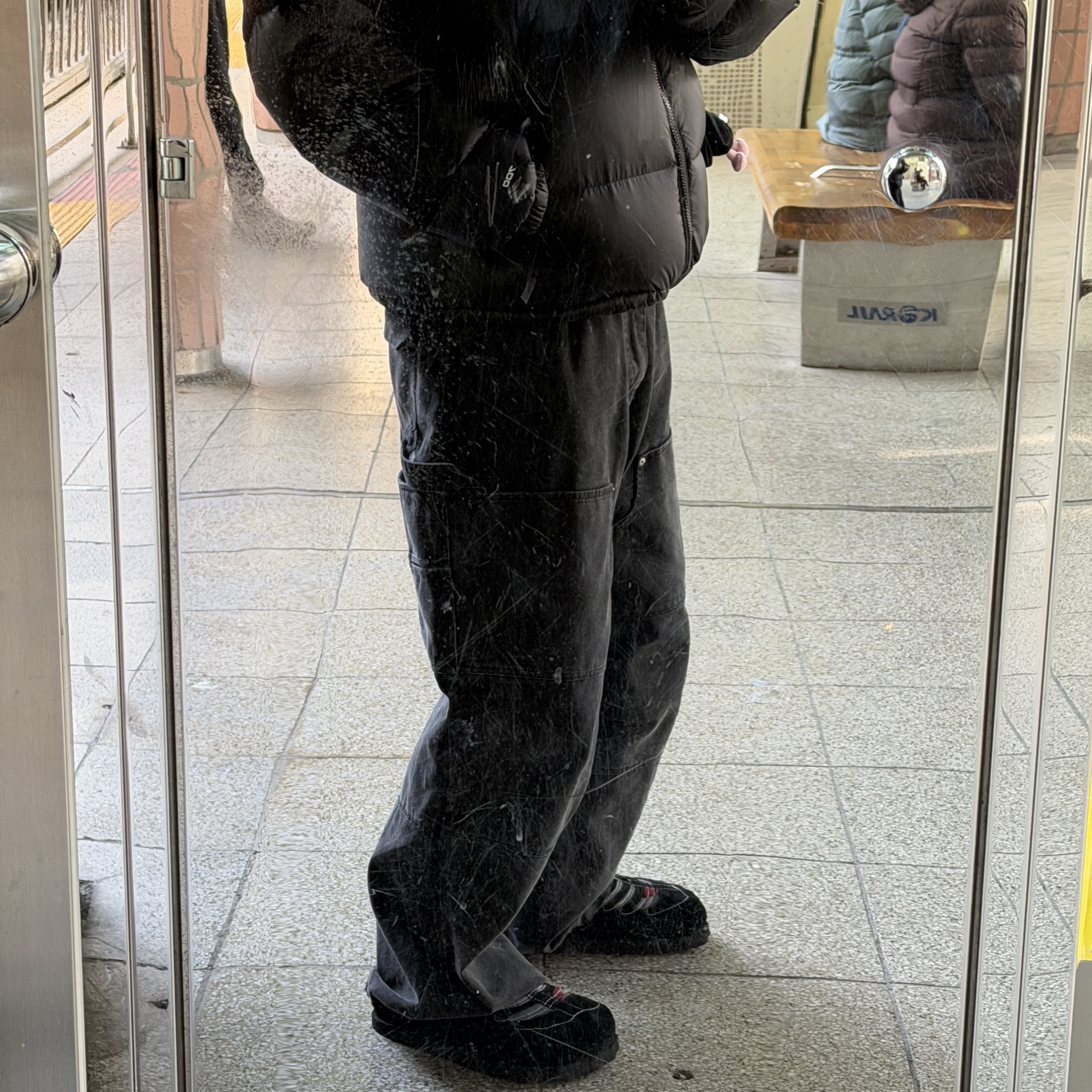 Nonnod Double knee cover pants Vintage black, The North Face 1996 Retro Nuptse Down Jacket TNF Black 착용 스타일 - 1