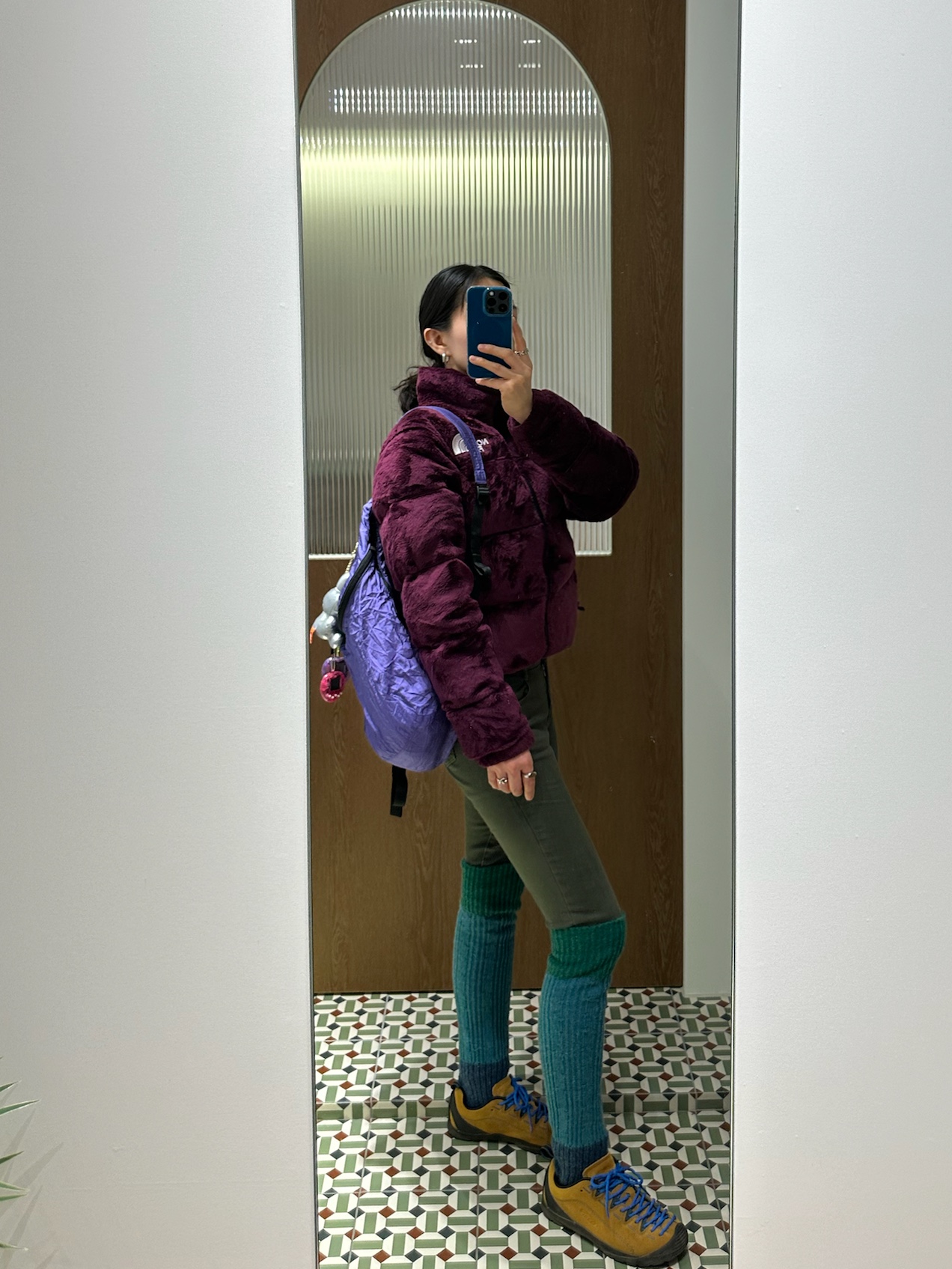 Ticket to the Moon Mini Backpack Purple (15L), Keen Jasper Suede Sneakers Camel 착용 스타일 - 2
