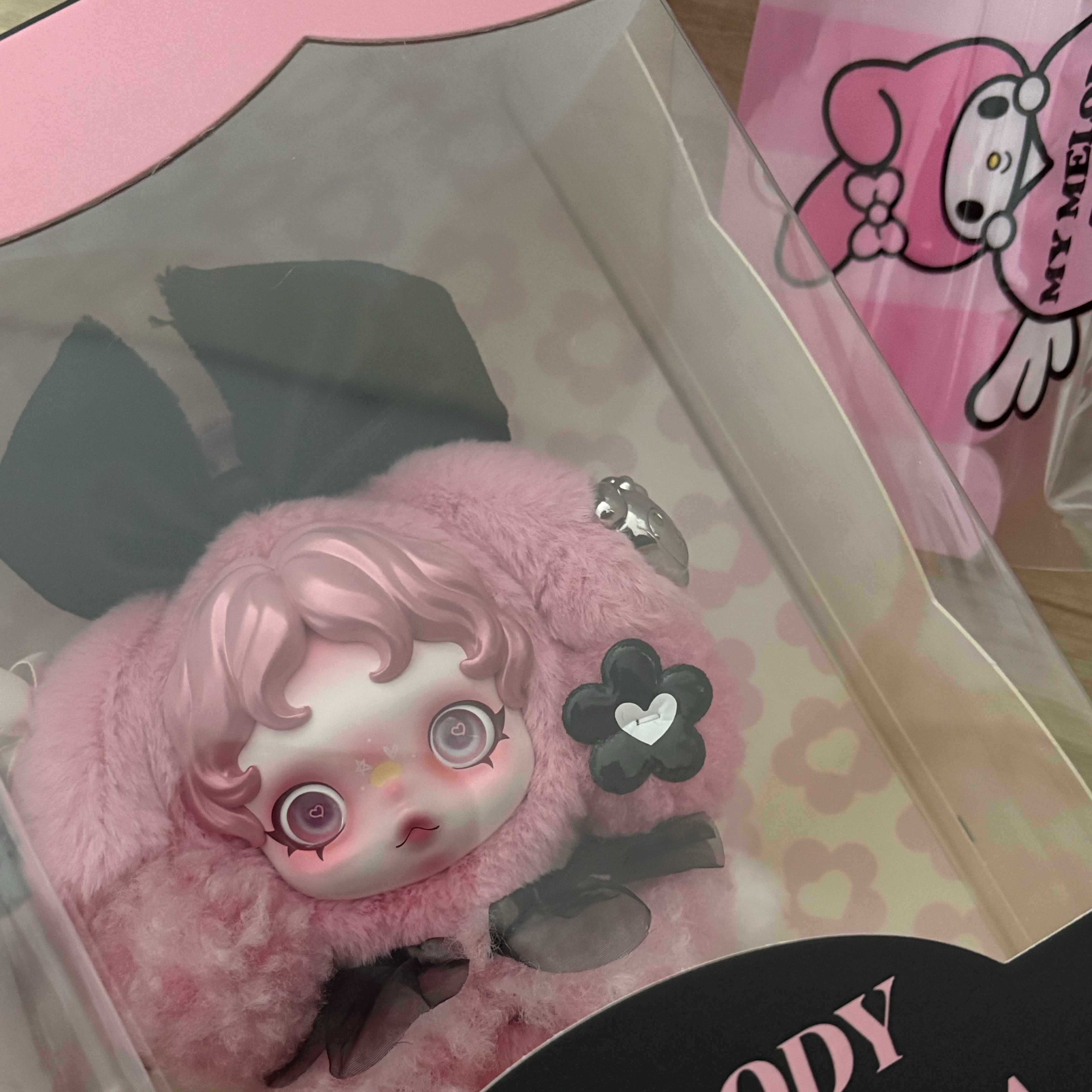 Pop Mart Skullpanda x My Melody Plush 착용 스타일