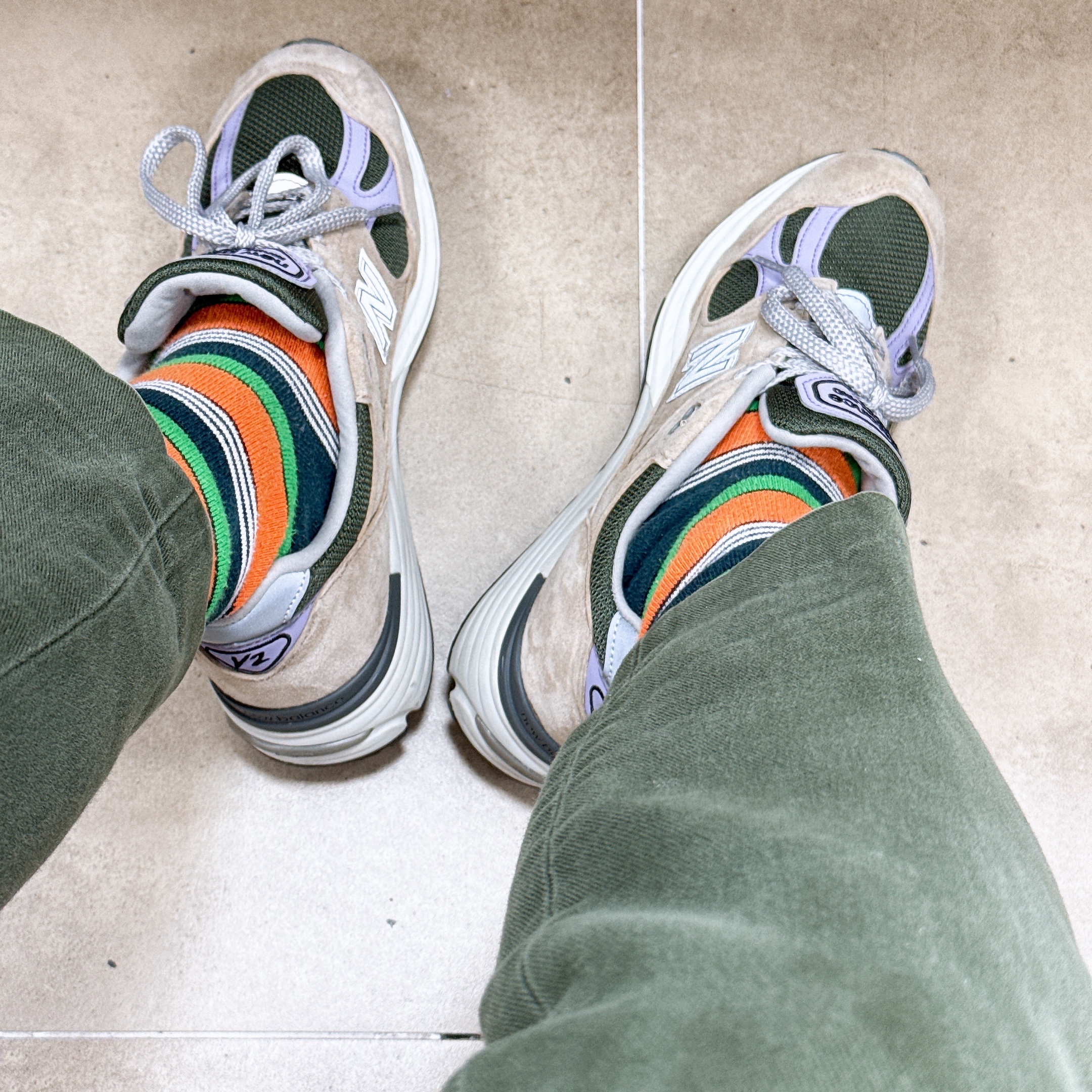 New Balance 991v2 Made in UK Cement Douglas Fir 착용 스타일 - 1