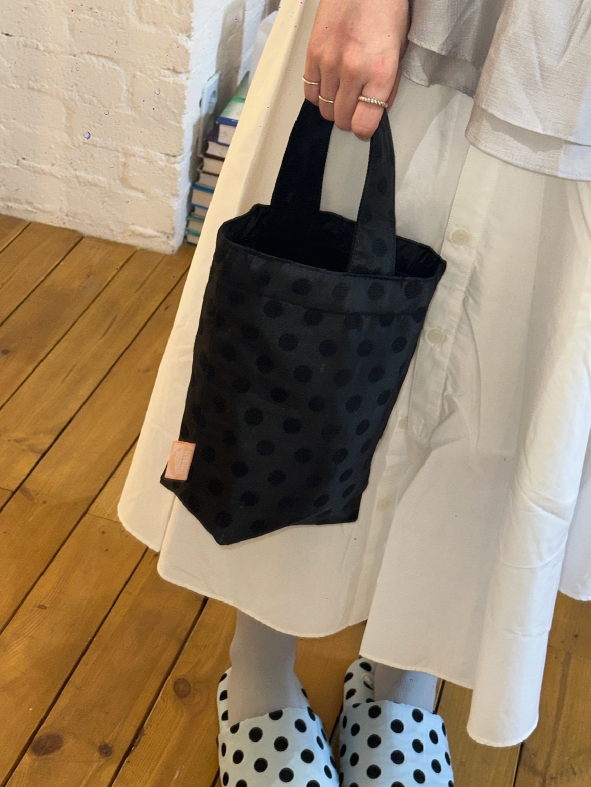[3% 적립] POUPPET Polka Dot Mini Bag Silky Black, [3% 적립] POUPPET Cutie Dot Room Shoes Silver Blue 착용 스타일