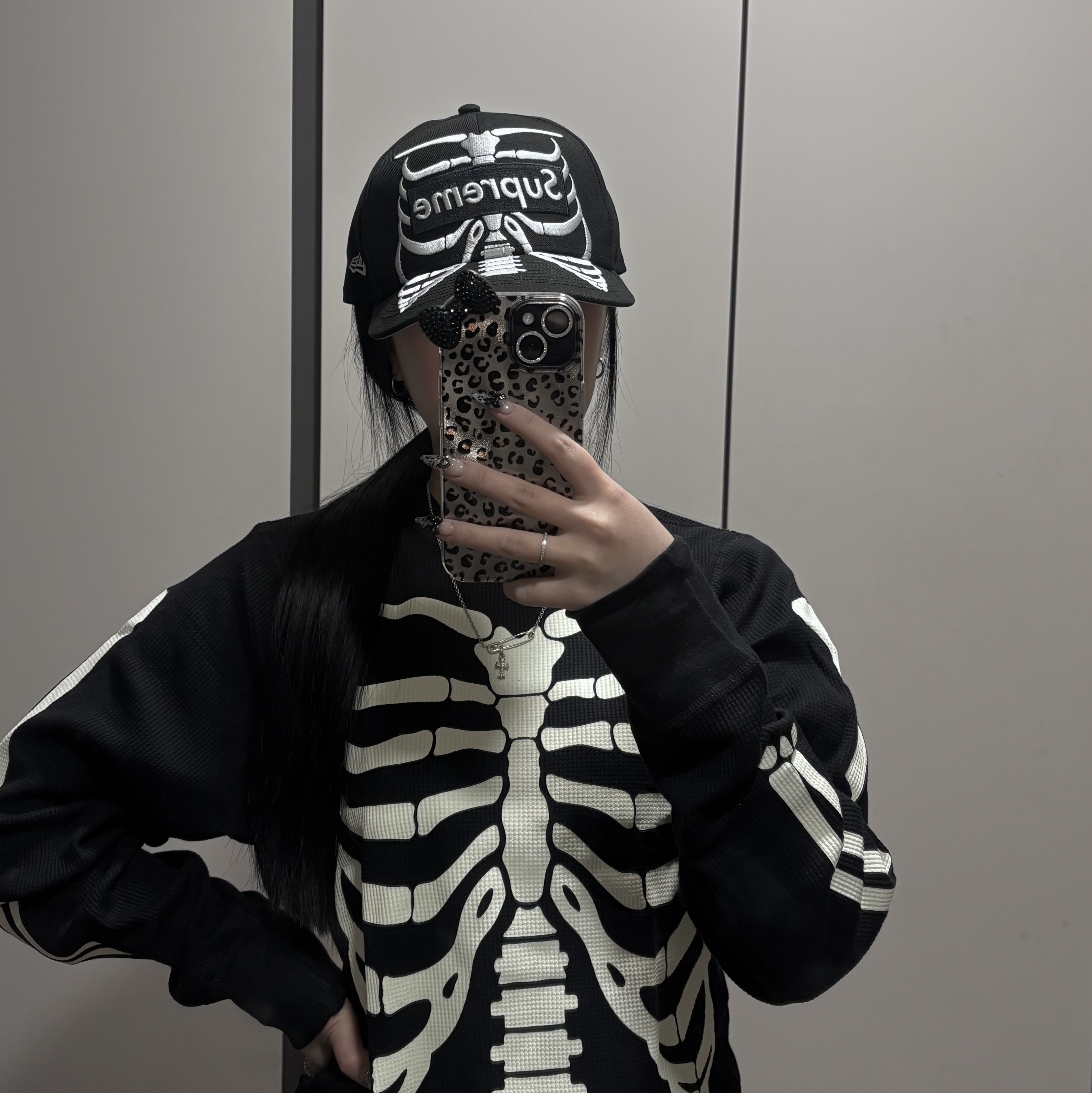 Supreme Bones Box Logo New Era Black - 25SS, Supreme Hanes Bones Thermal Crew Black (1 Pack) 착용 스타일