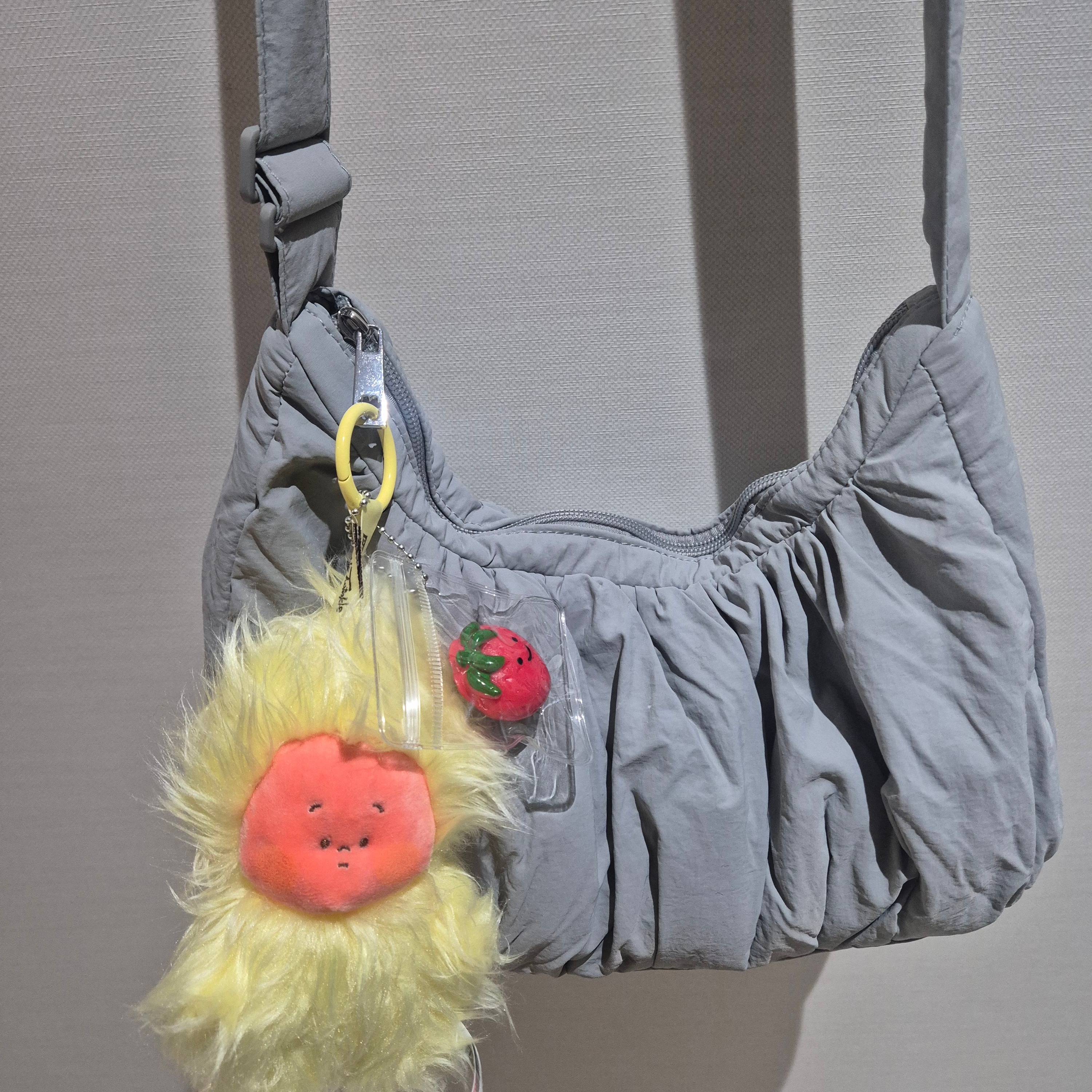 Pop Mart Twinkle Twinkle Sweet Dreams Forecast Series Plush Pendant Mess In Wind (Opened Case) 착용 스타일