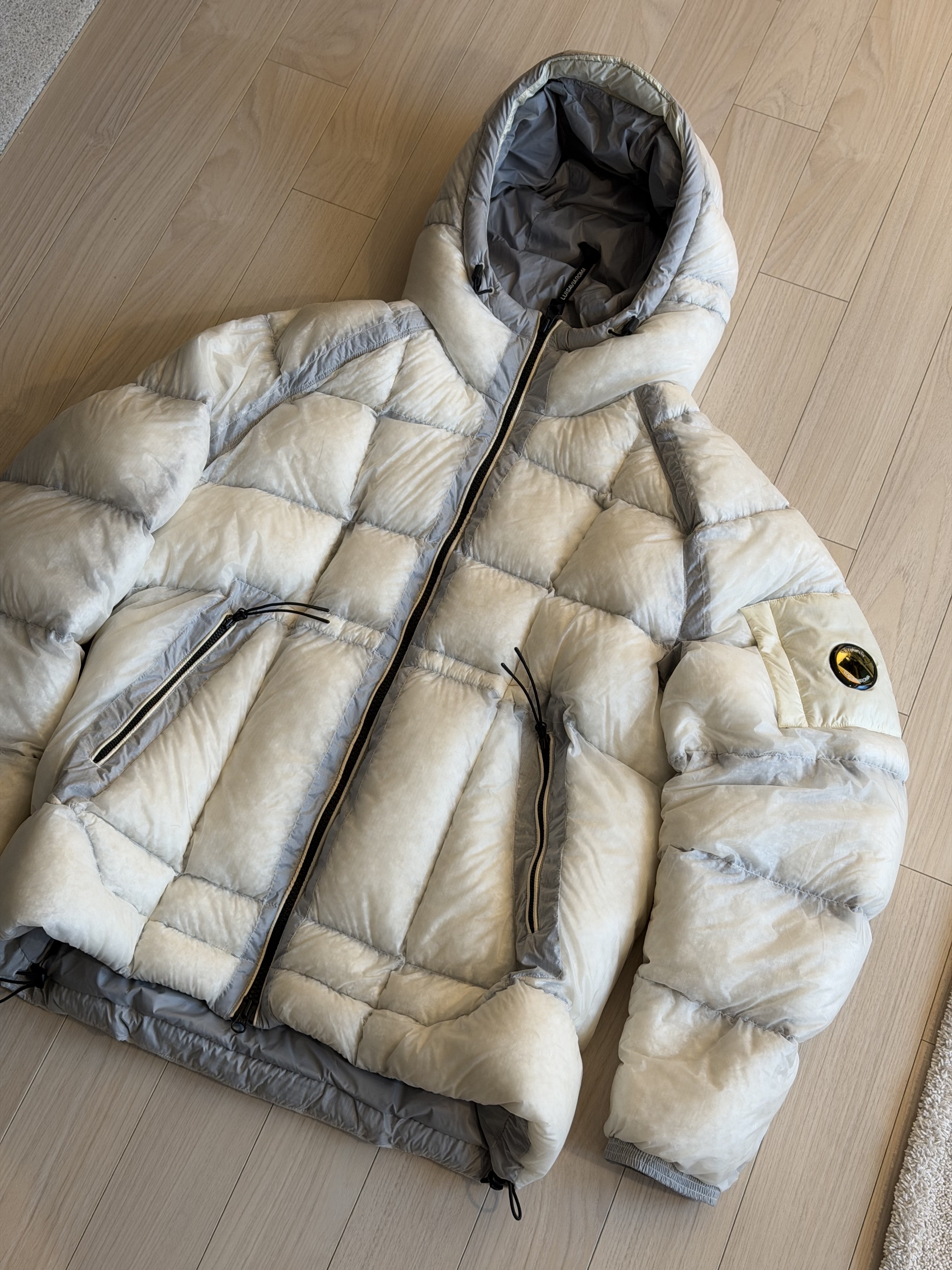 C.P. Company D.D. Shell Hooded Down Jacket Gauze White - 25FW, C.P. Company Korea Exclusive D.D. Shell Hooded Down Jacket Lunar Rock - 25FW 착용 스타일 - 1