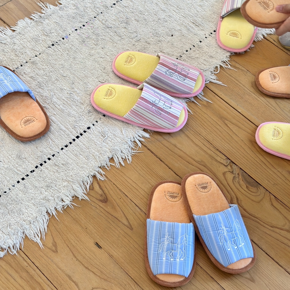 [3% 적립] POUPPET Cutie Pony Room Shoes Pink, [3% 적립] POUPPET Cutie Pony Room Shoes Blue 착용 스타일