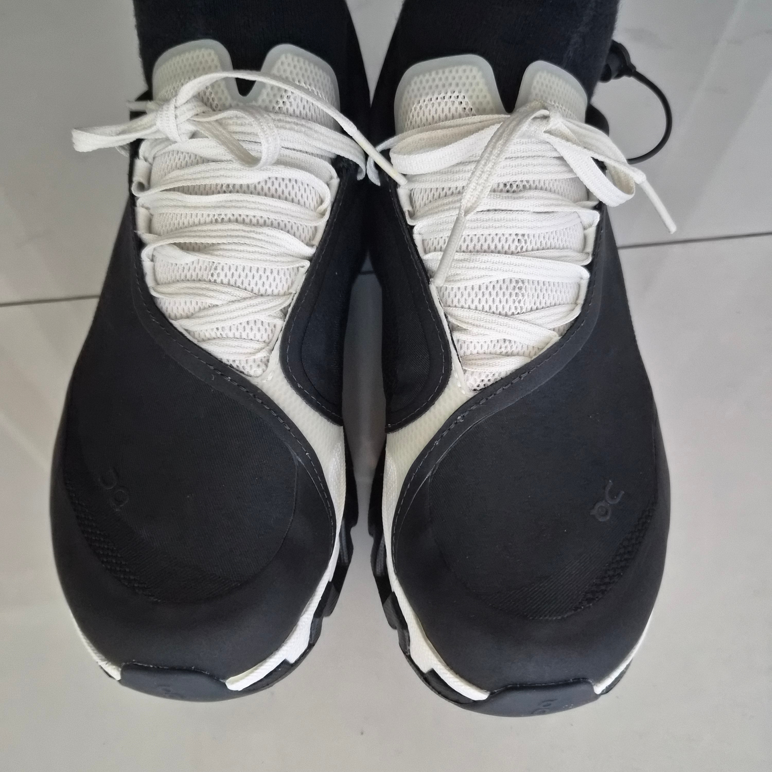 (W) On Running x Post Archive Faction (Paf) Cloudmonster Hyper Black 착용 스타일 - 3