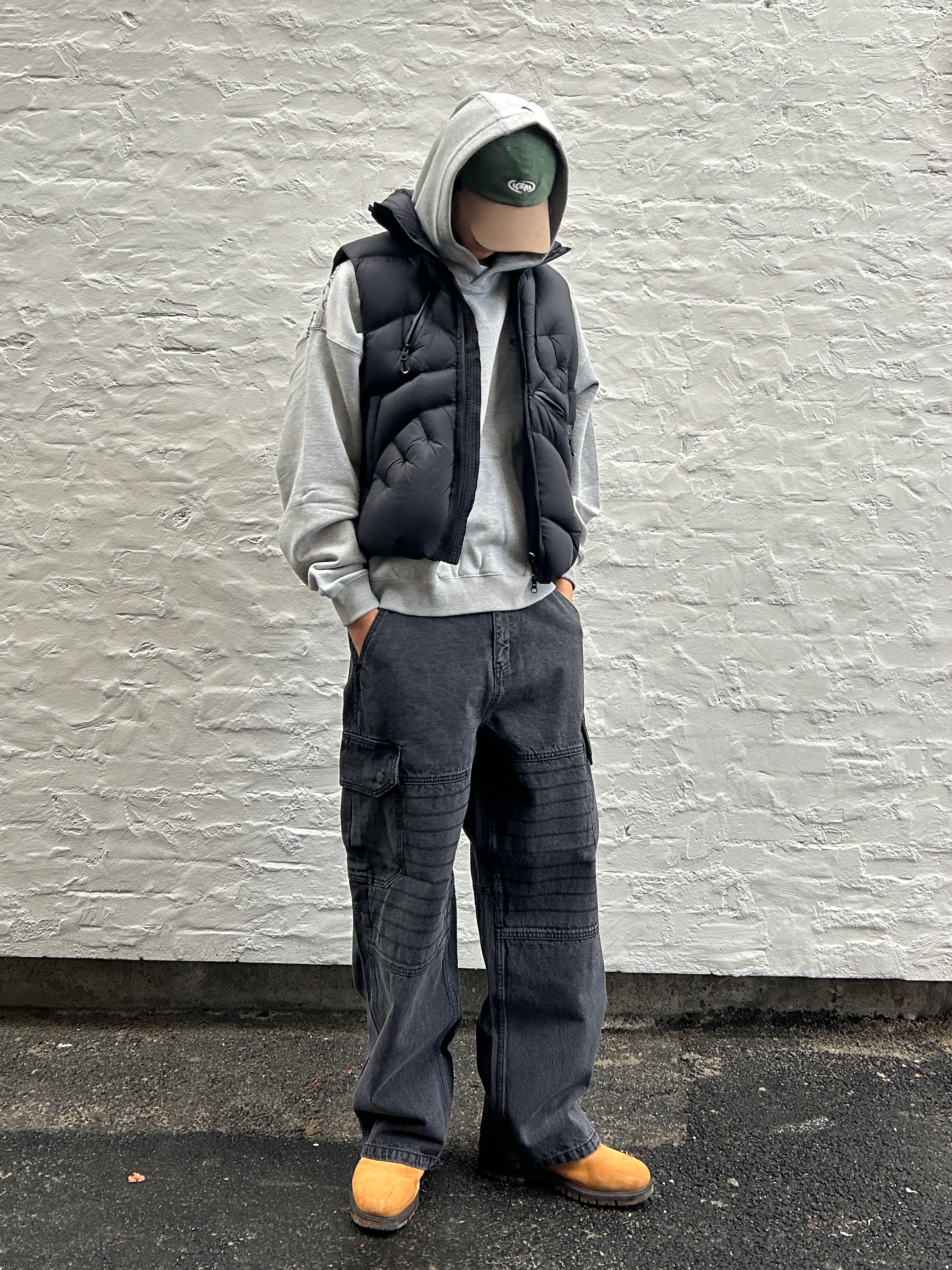 KZM Round Two Tone Cap Green, KZM Sashiko Outpocket Denim Pants Black 착용 스타일 - 1