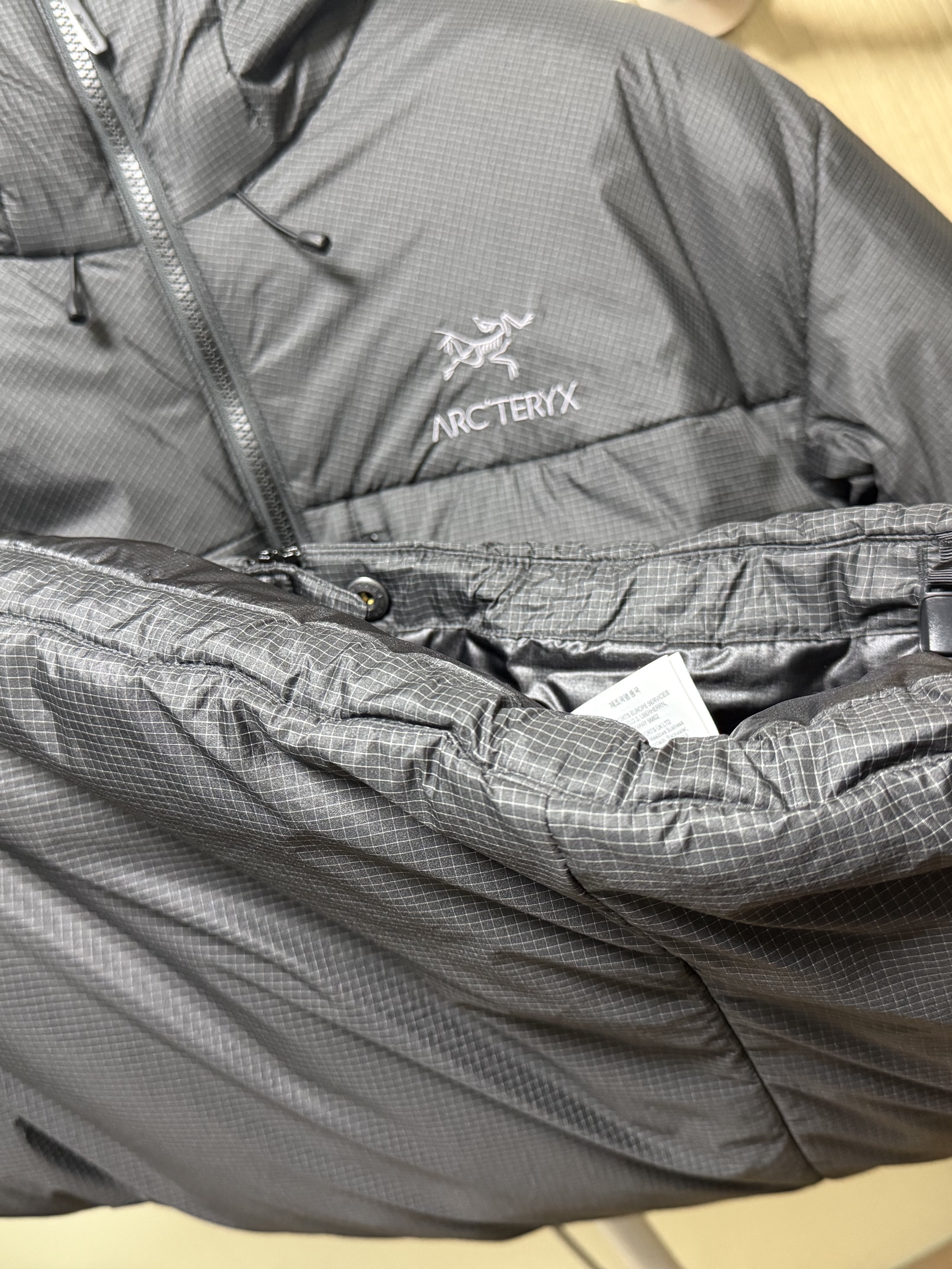 Arc'teryx Nuclei SV Parka Black 착용 스타일 - 4