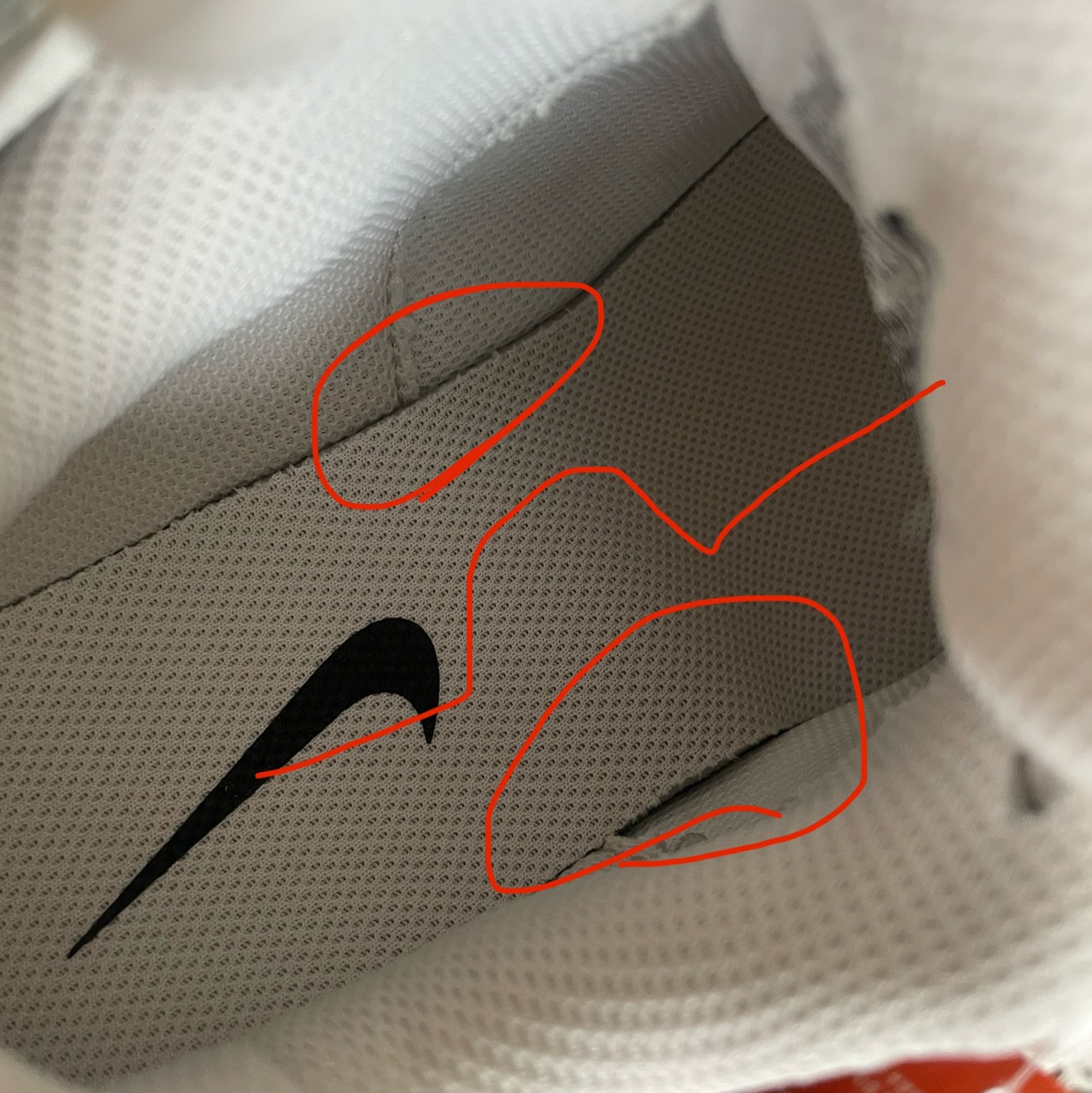 (W) Nike V5 RNR Summit White Sail 착용 스타일 - 2