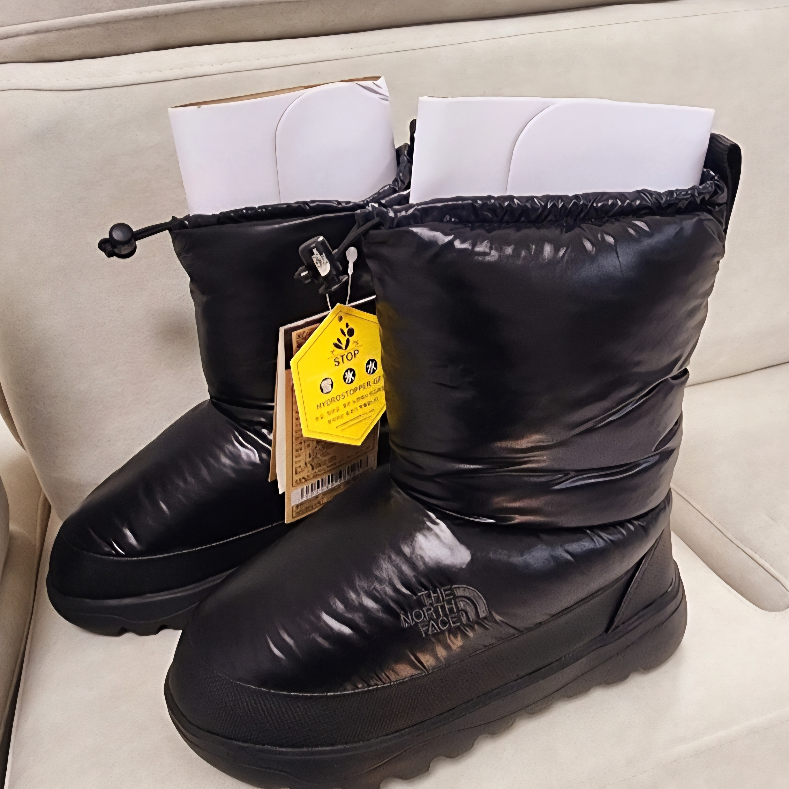 (W) The North Face Camp Bootie Short Black 착용 스타일