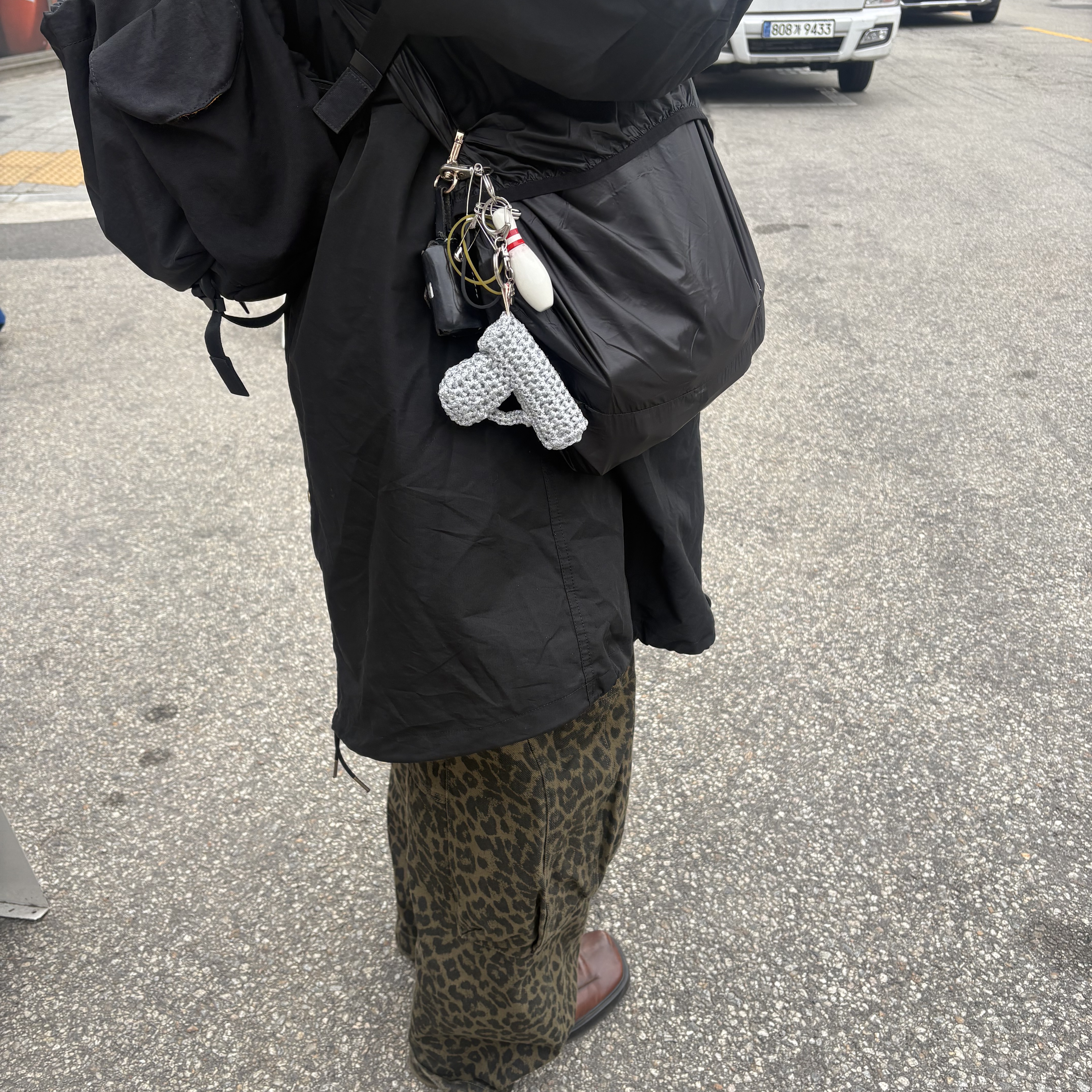 NOMANUAL NM Stripe Beanie Black, Karactor Lumping Cargo Pants Leopard Khaki 착용 스타일 - 5