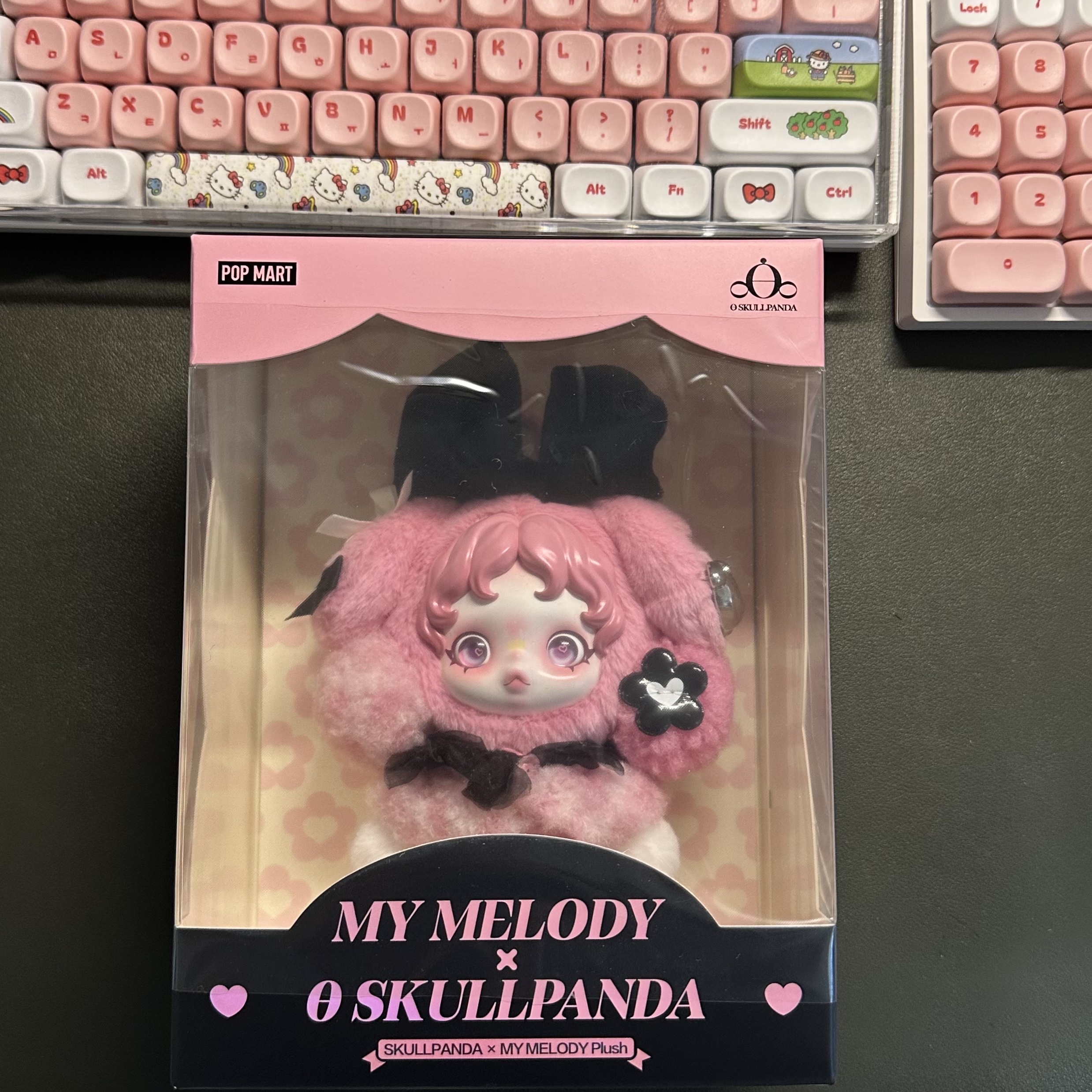 Pop Mart Skullpanda x My Melody Plush 착용 스타일