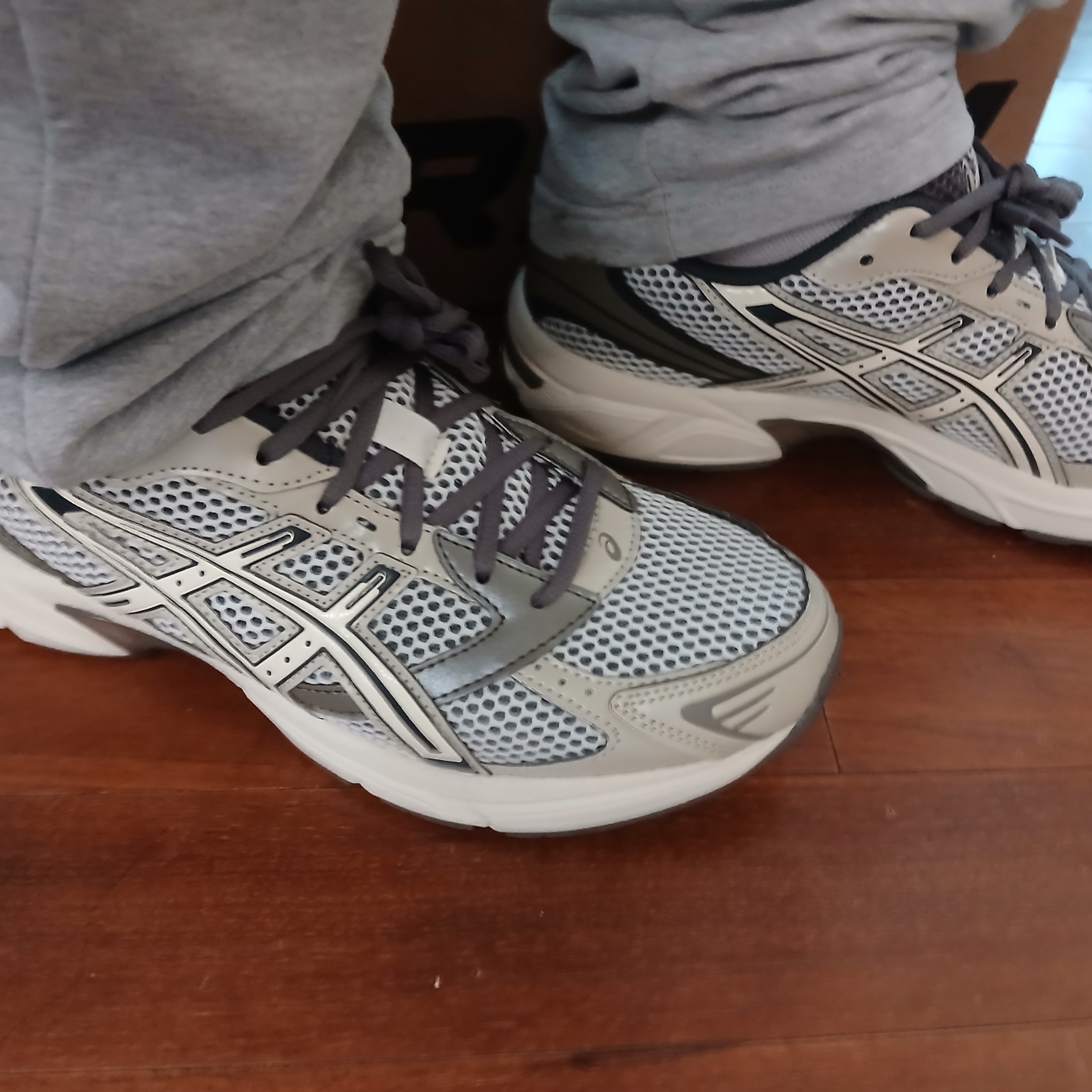 Asics Gel-1130 Birch Dark Taupe - Korea Exclusive 착용 스타일 - 2